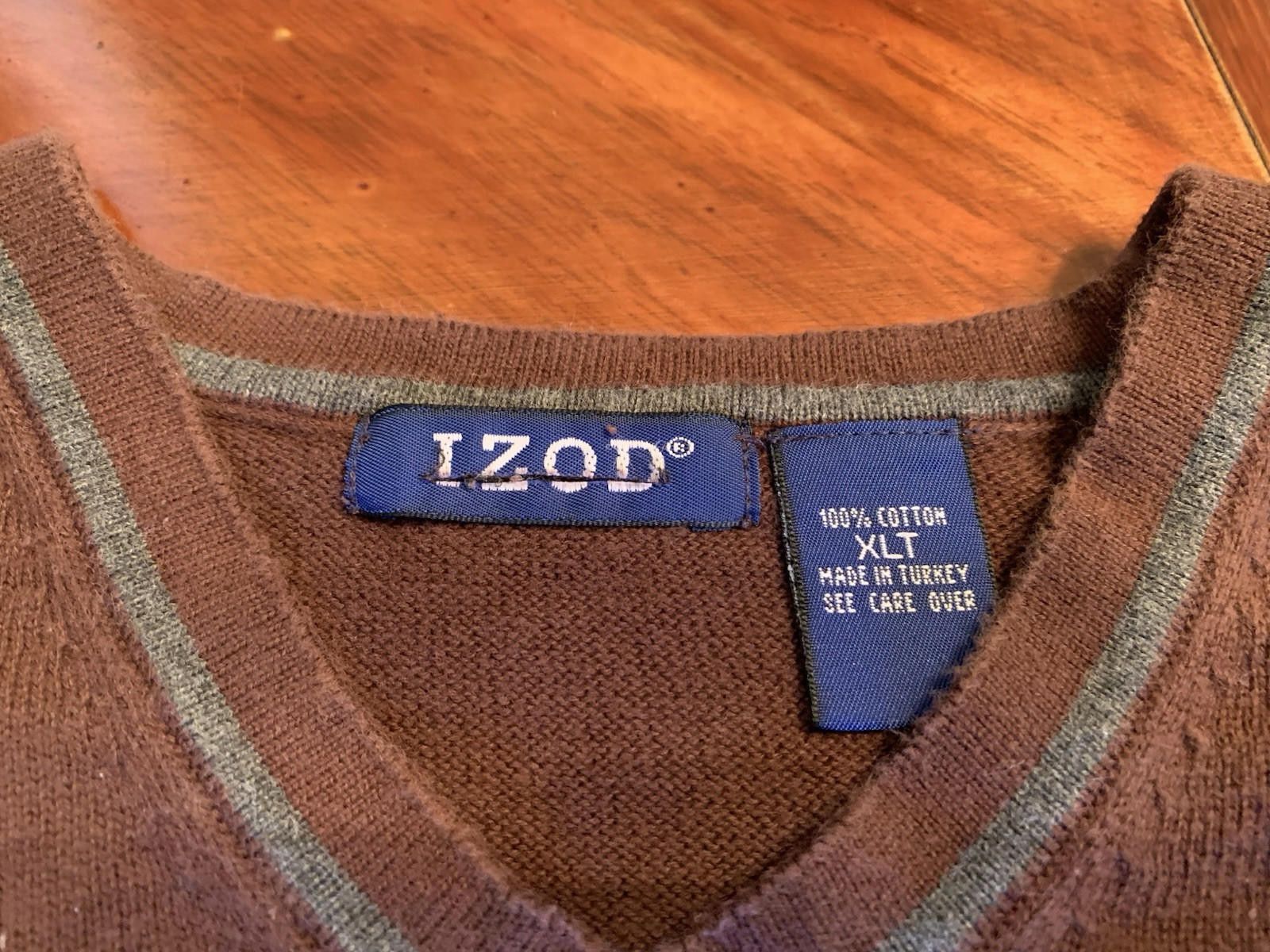 Izod Men's IZOD XLT V-neck 100% Cotton Burgundy Sweater Size US XL / EU 56 / 4 - 6 Thumbnail
