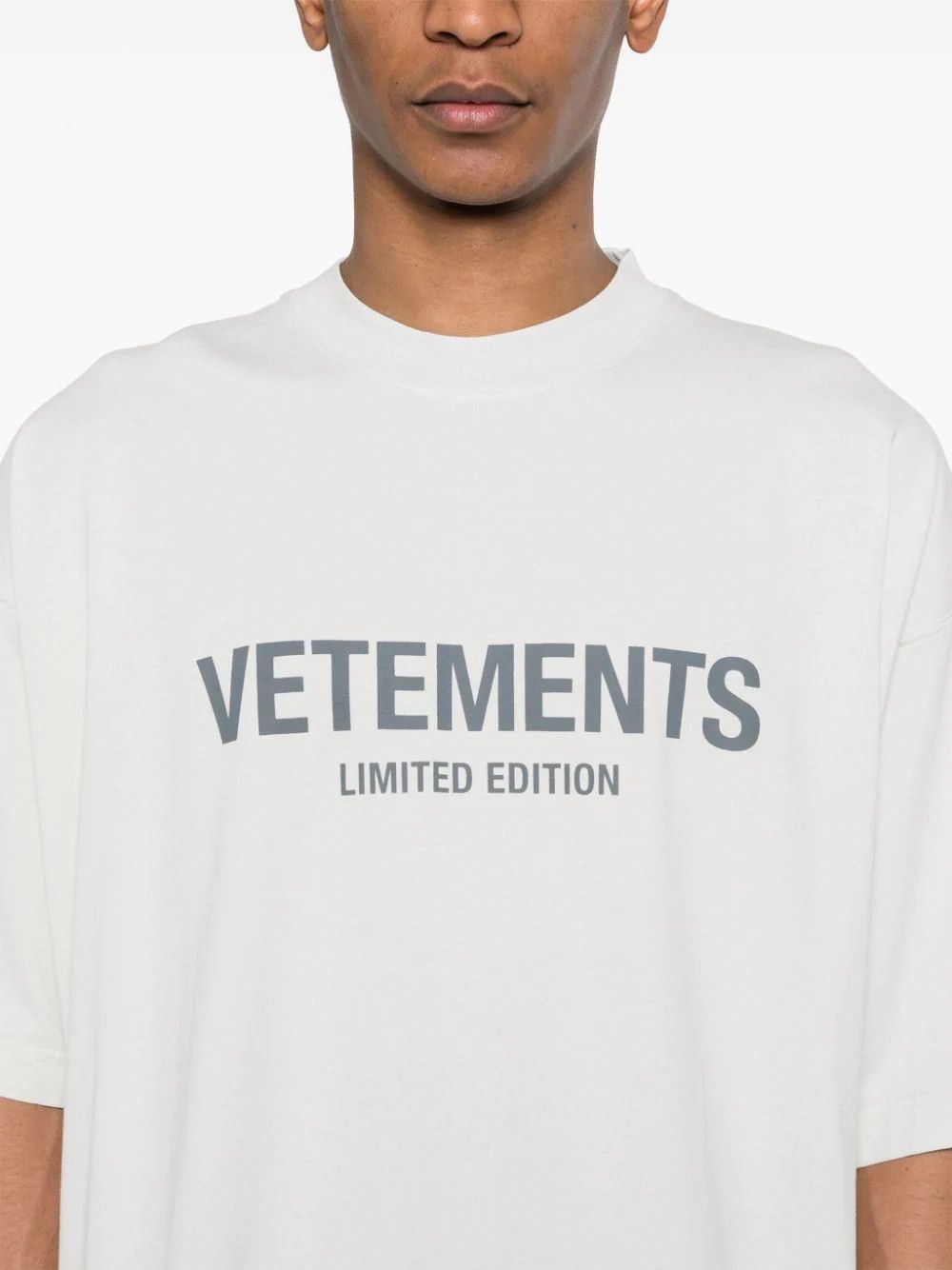 Vetements o1y0924 Oversize T-Shirt in White Size US S / EU 44-46 / 1 - 4 Thumbnail