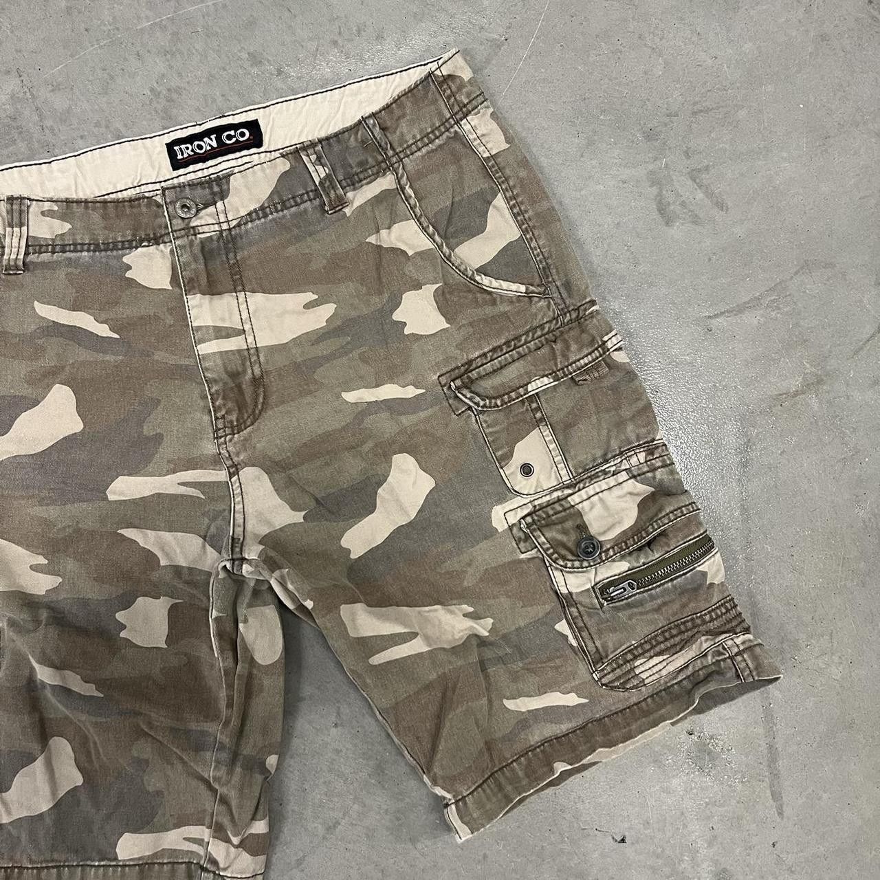 Vintage Crazy Vintage Y2K/2000s Grunge Military Camo Iron Co Cargo Shorts Summer Essential with 9 Pockets! Size US 34 / EU 50 - 3 Thumbnail