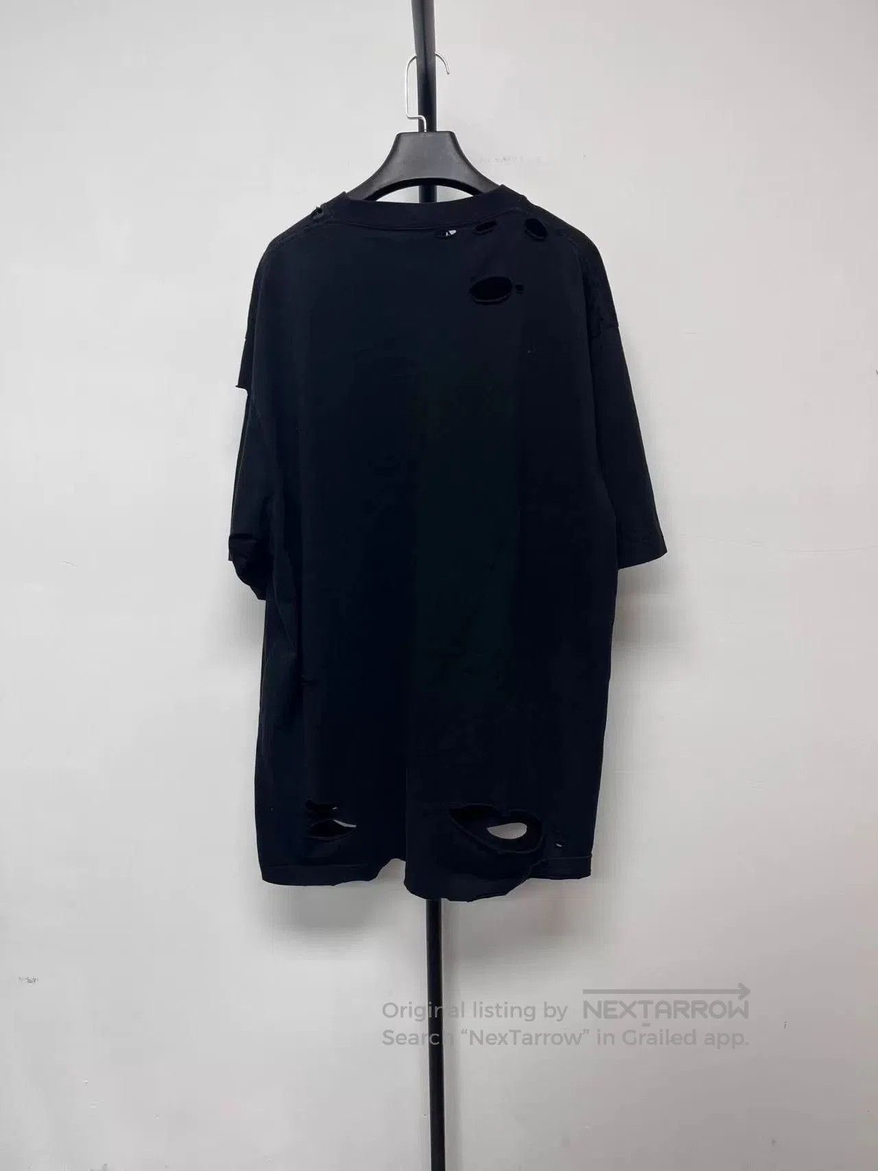 Balenciaga Balenciaga Men's Distressed Letter Print T-shirt. Size US S / EU 44-46 / 1 - 2 Thumbnail