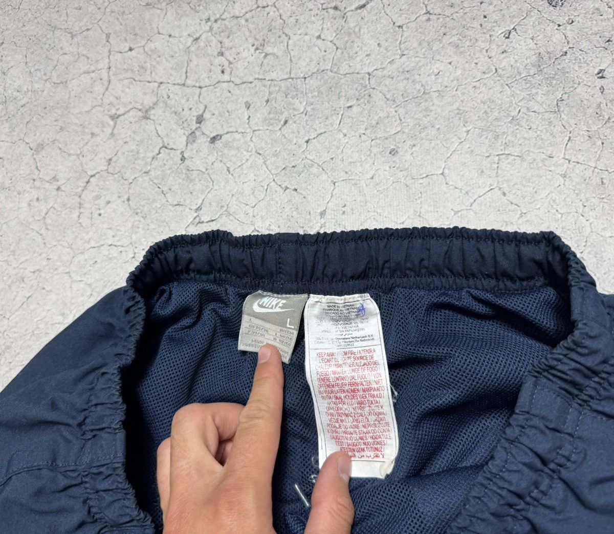 Nike Nike Vintage Nylon Baggy Track Pants Big Swoosh Logo Y2K Size US 34 / EU 50 - 6 Thumbnail