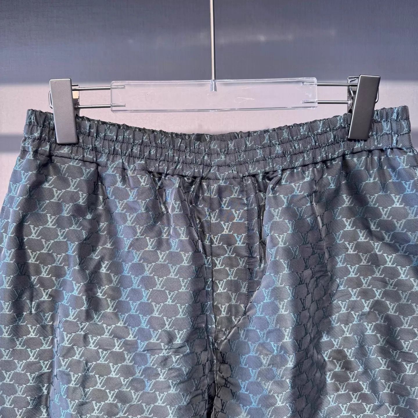 Louis Vuitton Louis Vuitton Gray Monogram Print Silk Shorts 48 NWT Size US 32 / EU 48 - 3 Thumbnail