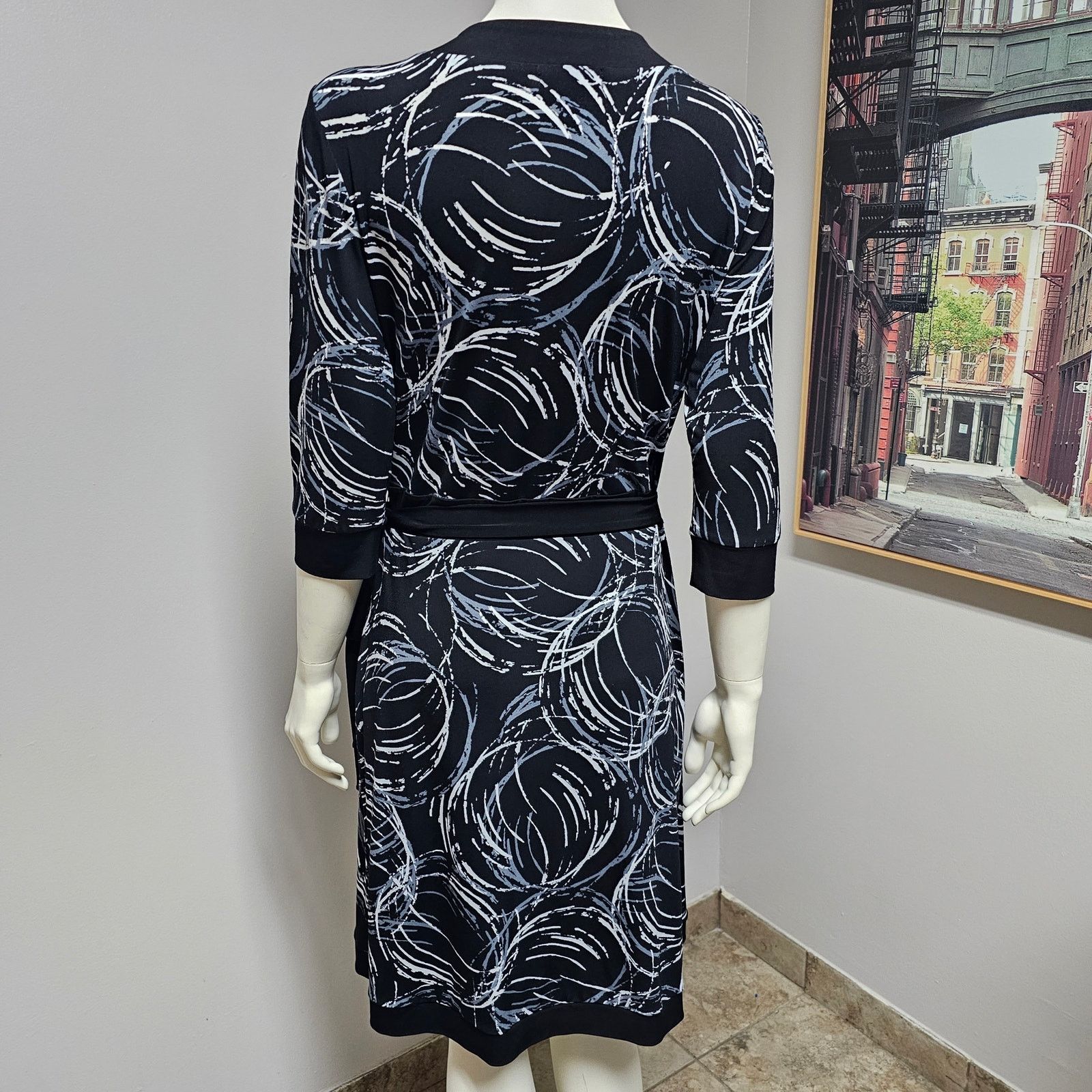 Alfani Alfani Black/White Swirl Knee Length Wrap Dress Size Medium Size M / US 6-8 / IT 42-44 - 2 Thumbnail