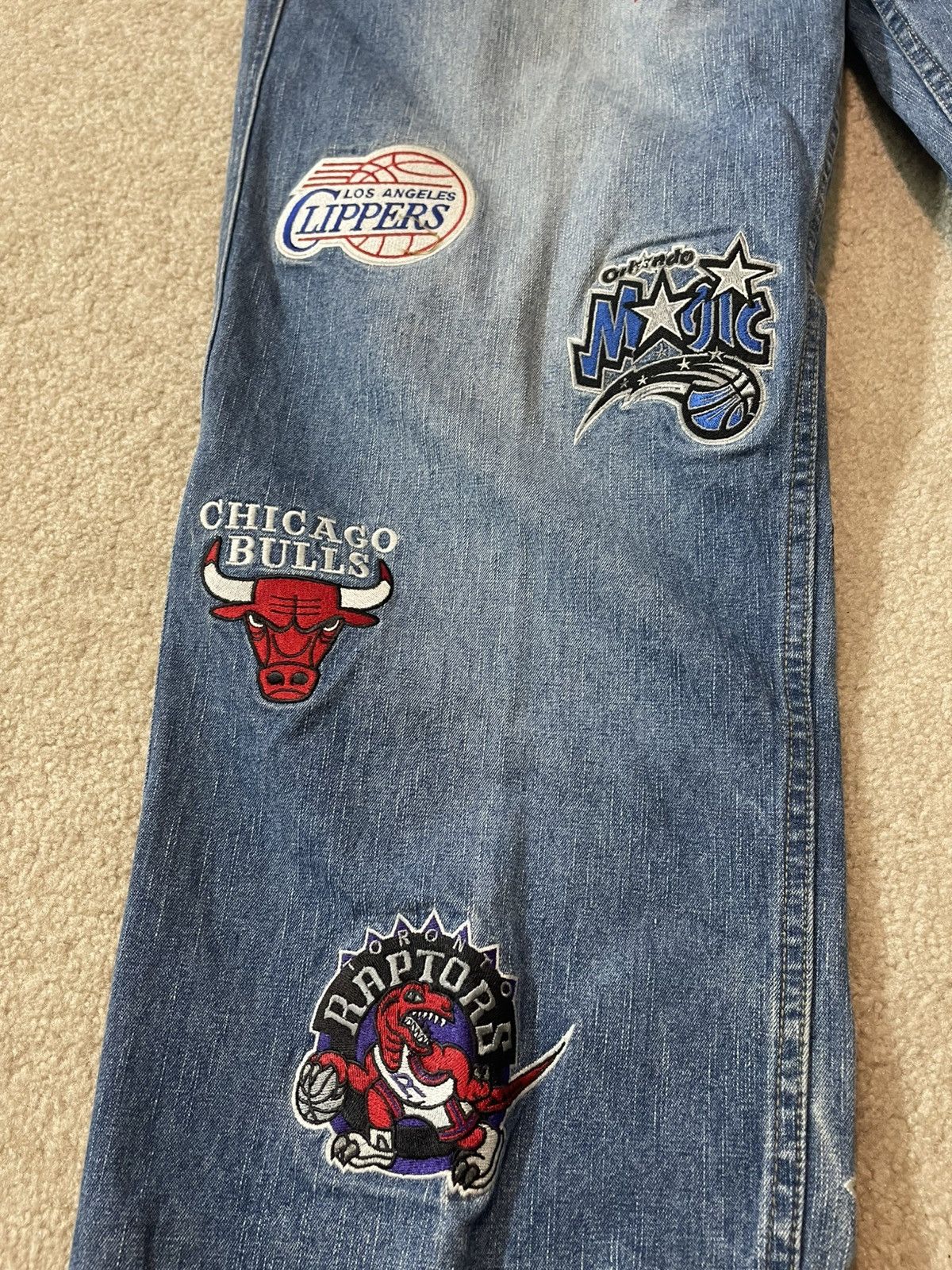 basketcase gallery 2003 Vintage NBA Patch Jeans by UNK Size US 35 - 4 Thumbnail