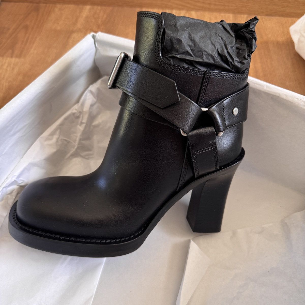 Burberry BURBERRY Women’s Stirrup leather ankle boots In Black #37.5 Size US 7.5 / IT 37.5 - 3 Thumbnail