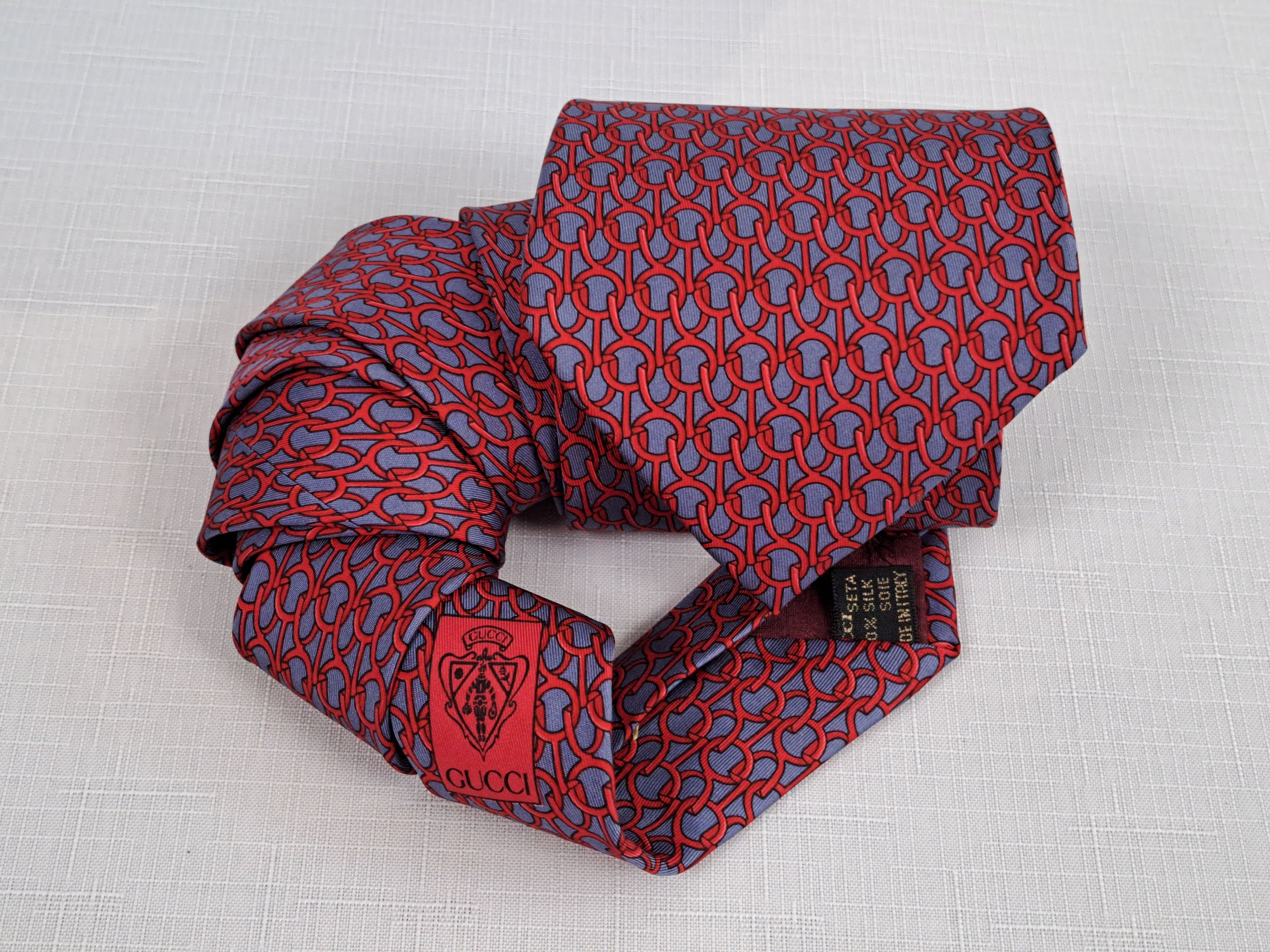 GUCCI Vintage 1980s silk tie. Made in Italy.