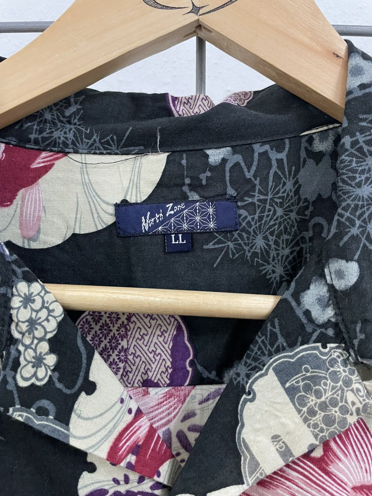 Beauty Beast × Japanese Brand Rare Beautiful North Zone Fish Koi Sukajan Design Silk Shirt Size US L / EU 52-54 / 3 - 7 Thumbnail