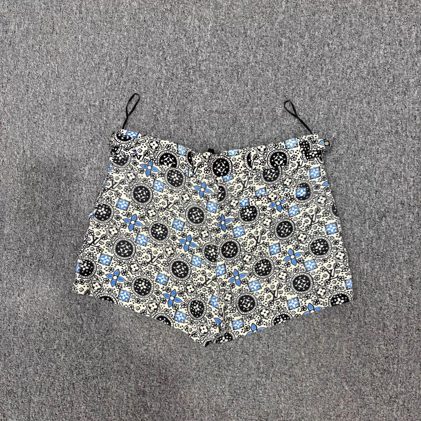Louis Vuitton LV Monogram All-Over Print Shorts 38 95 New Size 26" / US 2 / IT 38 - 2 Thumbnail