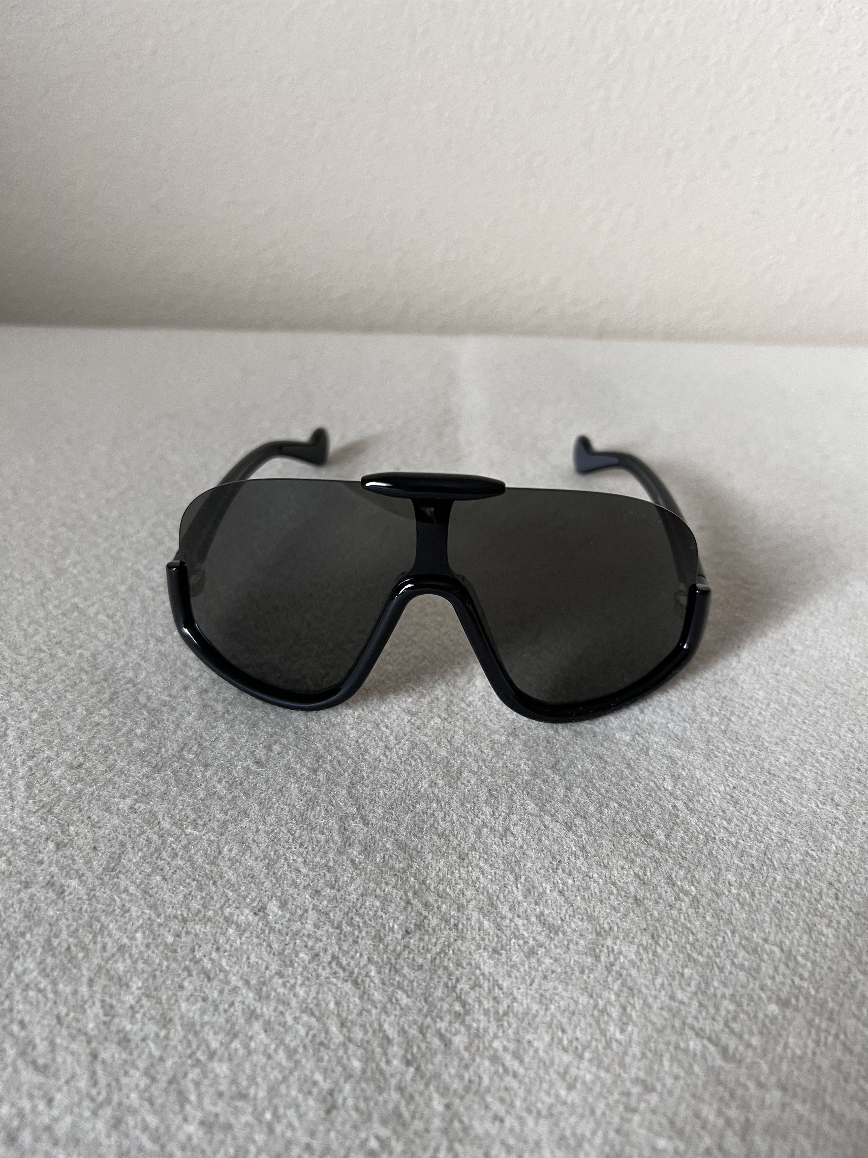 Moncler Moncler Shield Frame Visseur Sunglasses in Black ML0230 Size ONE SIZE - 2 Thumbnail