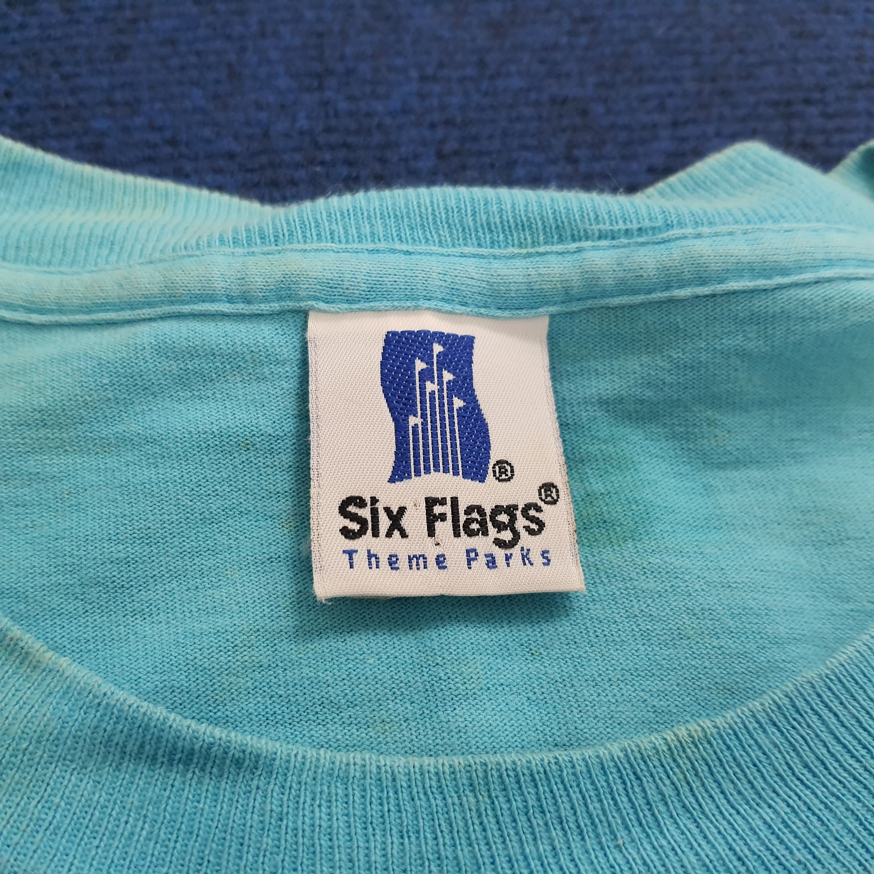 Disney Six Flags 90's Cartoon T-shirt Size US L / EU 52-54 / 3 - 6 Thumbnail