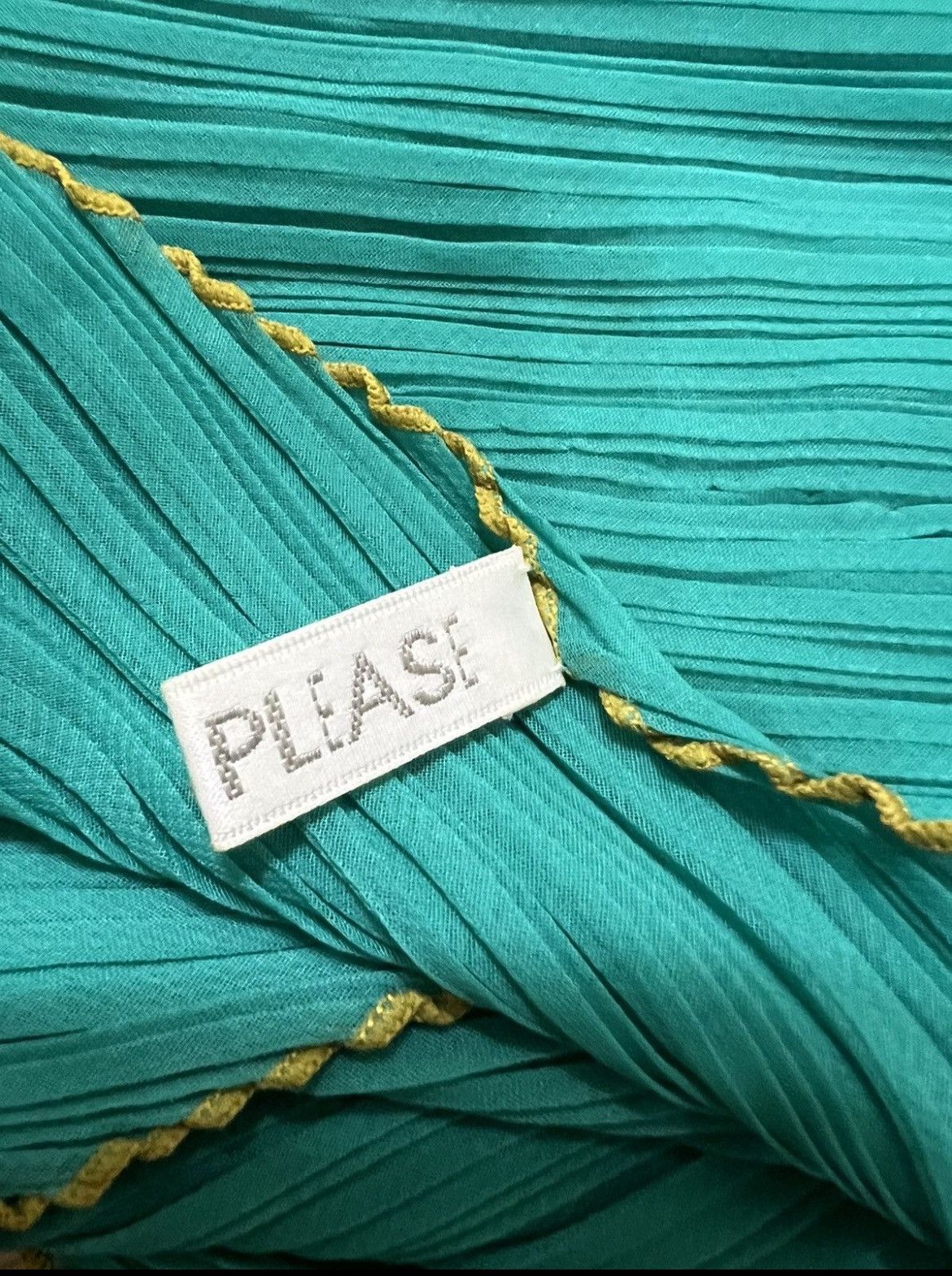 Issey Miyake × Pleats Please Issey Miyake GRAIL🔥Issey Miyake Pleats Please Royal Edge Scarf Accs Size ONE SIZE - 6 Thumbnail
