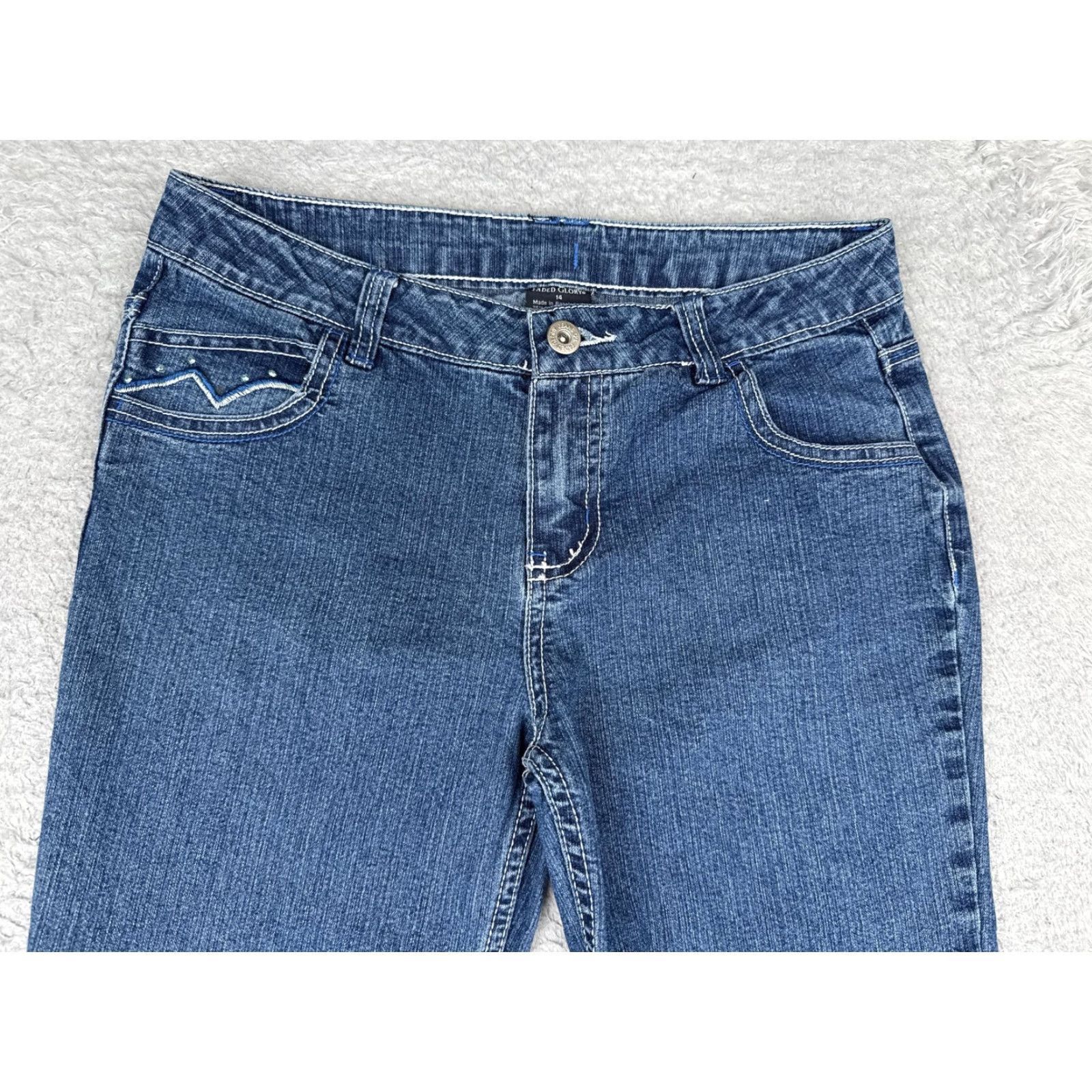 Faded Glory Faded Glory Jeans Cropped Medium Blue 28x17 Regular 14 Juniors Womens 90s Embroidered Studded 5-Pocket Denim Stretch Mid Rise Vintage: No Green? Size 36" / US 14 / IT 50 - 3 Thumbnail