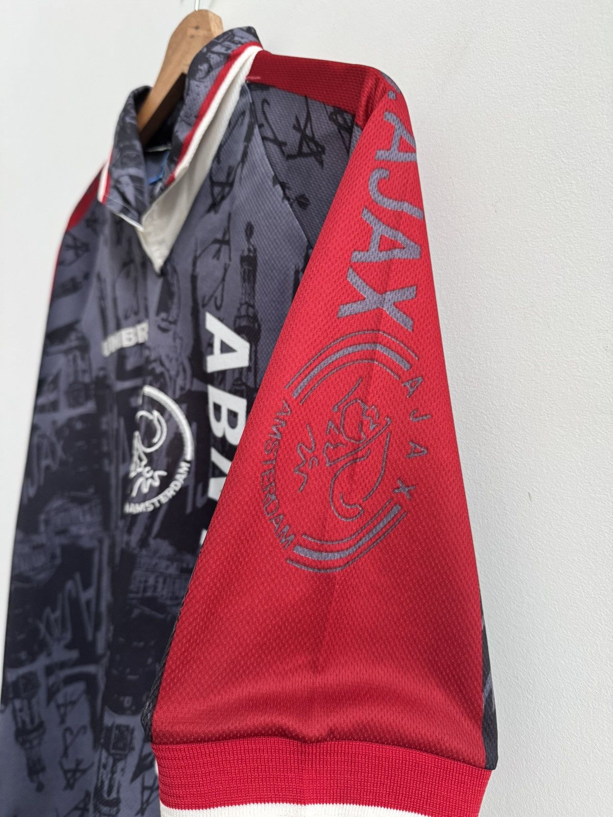Umbro 1996/97 AJAX VINTAGE UMBRO AWAY FOOTBALL SHIRT JERSEY XL Size US XL / EU 56 / 4 - 4 Thumbnail
