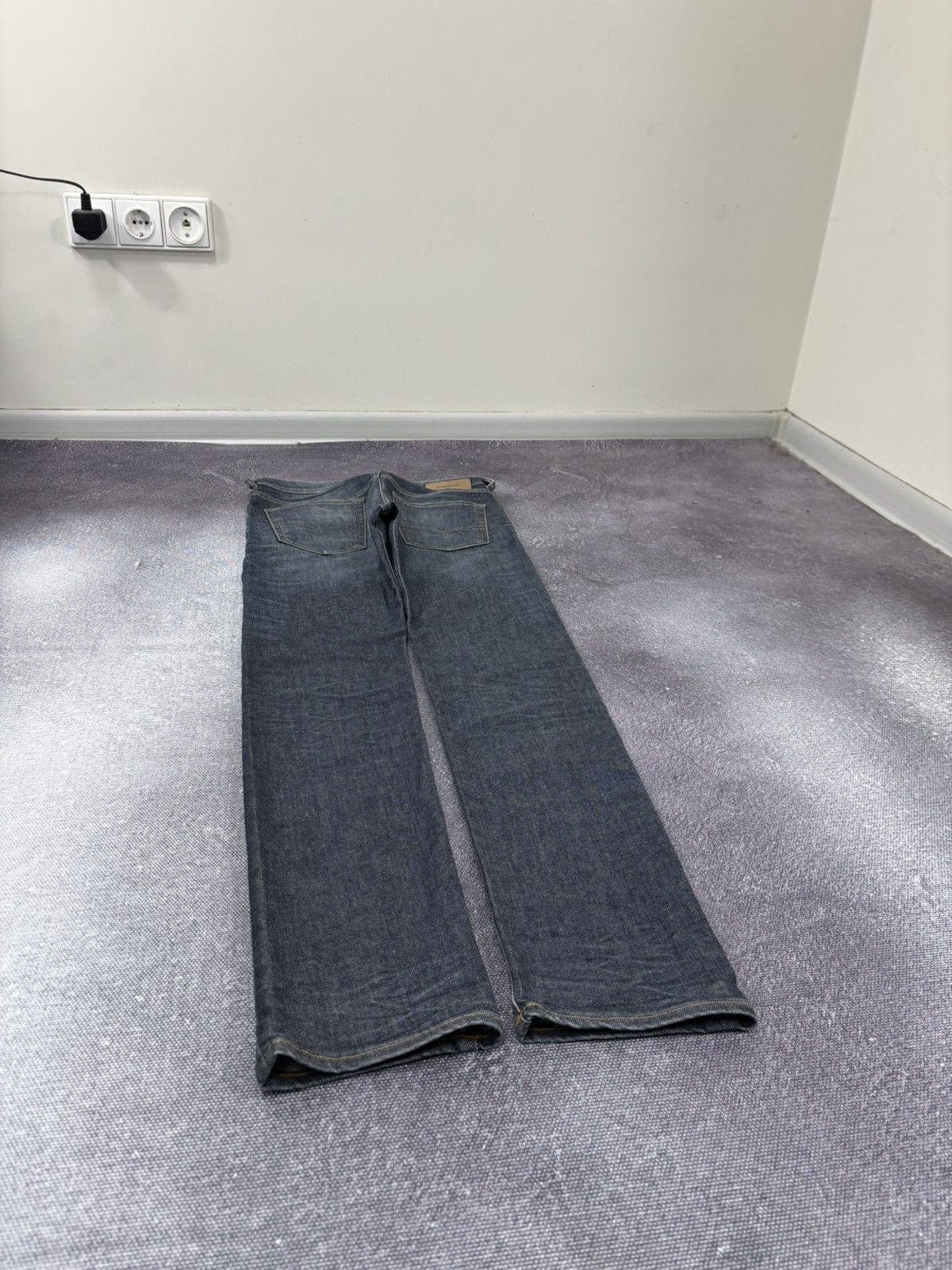 Diesel Diesel Buster NWT Men’s Regular Slim Tapered Denim Jeans Size US 27 - 15 Thumbnail