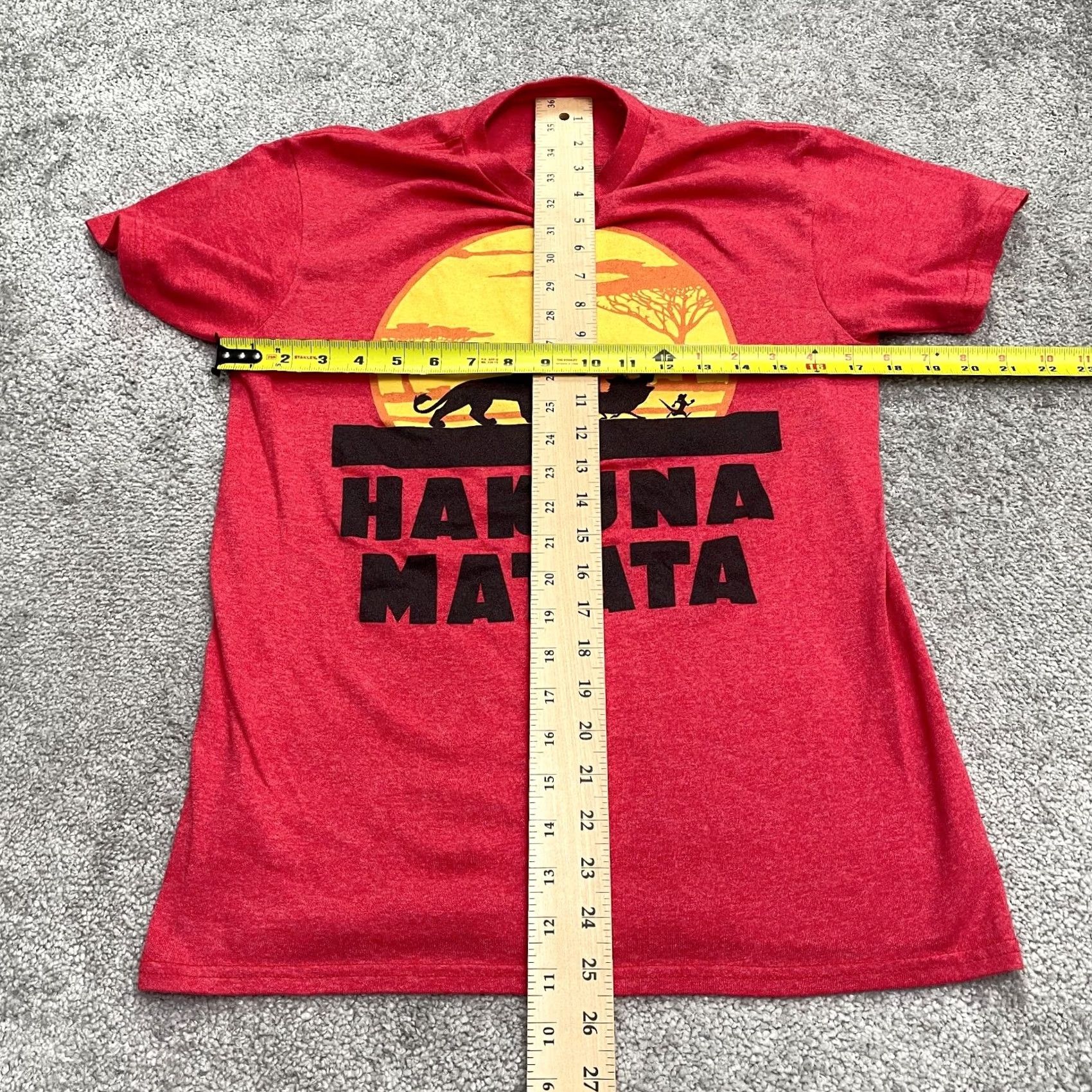 Disney Disney Lion King Hakuna Matata T-Shirt Womens Small Red Crew Neck Graphic Tee Size S / US 4 / IT 40 - 5 Thumbnail