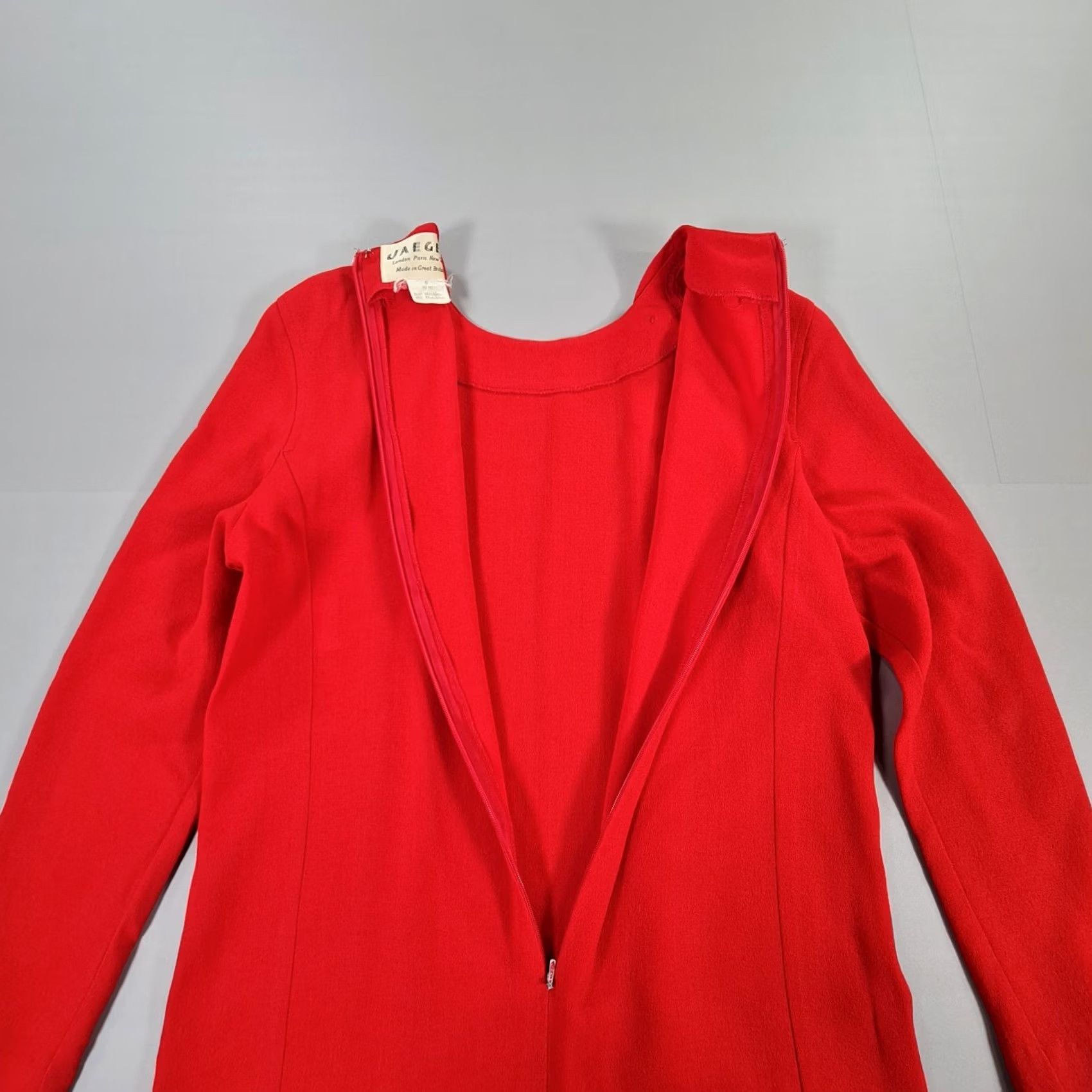 Jaeger VINTAGE Jaeger Dress Mini Red Wool Short Sleeve Gold Button Formal 6 UK Womens Park City Modern Autumn Winter Spring 34" Zip Dry Clean Only Size 28" / US 6 / IT 42 - 7 Thumbnail