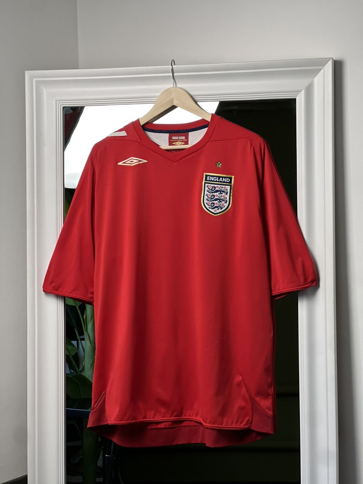 Vintage England 2006 Umbro Red Away Shirt 2XL (Fits XL) –Beckham Era Size US XXL / EU 58 / 5 - 1 Thumbnail