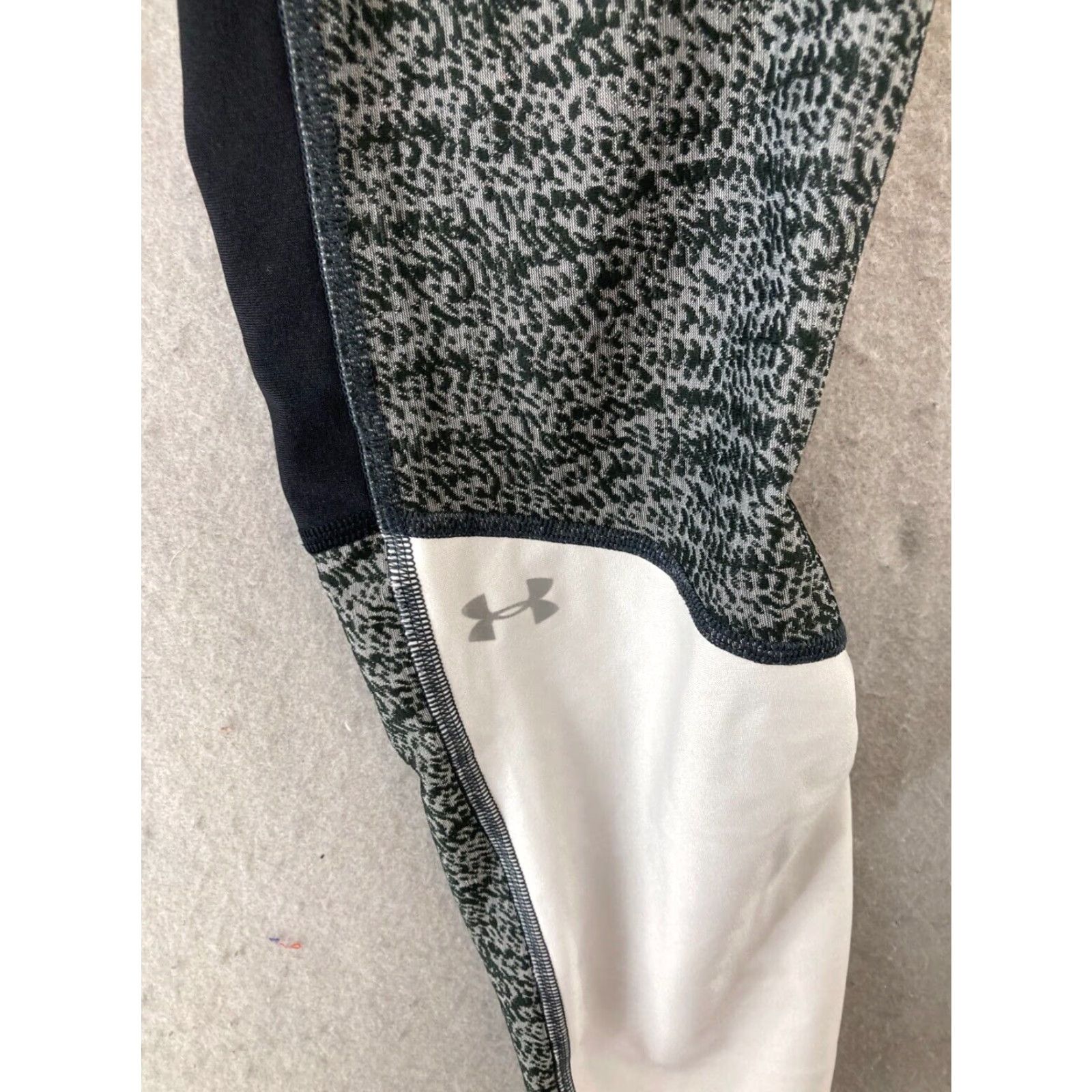 Under Armour Under Armour Pants Women Medium Black Compression Heatgear Athletic Yoga Size 32" / US 10 / IT 46 - 7 Thumbnail
