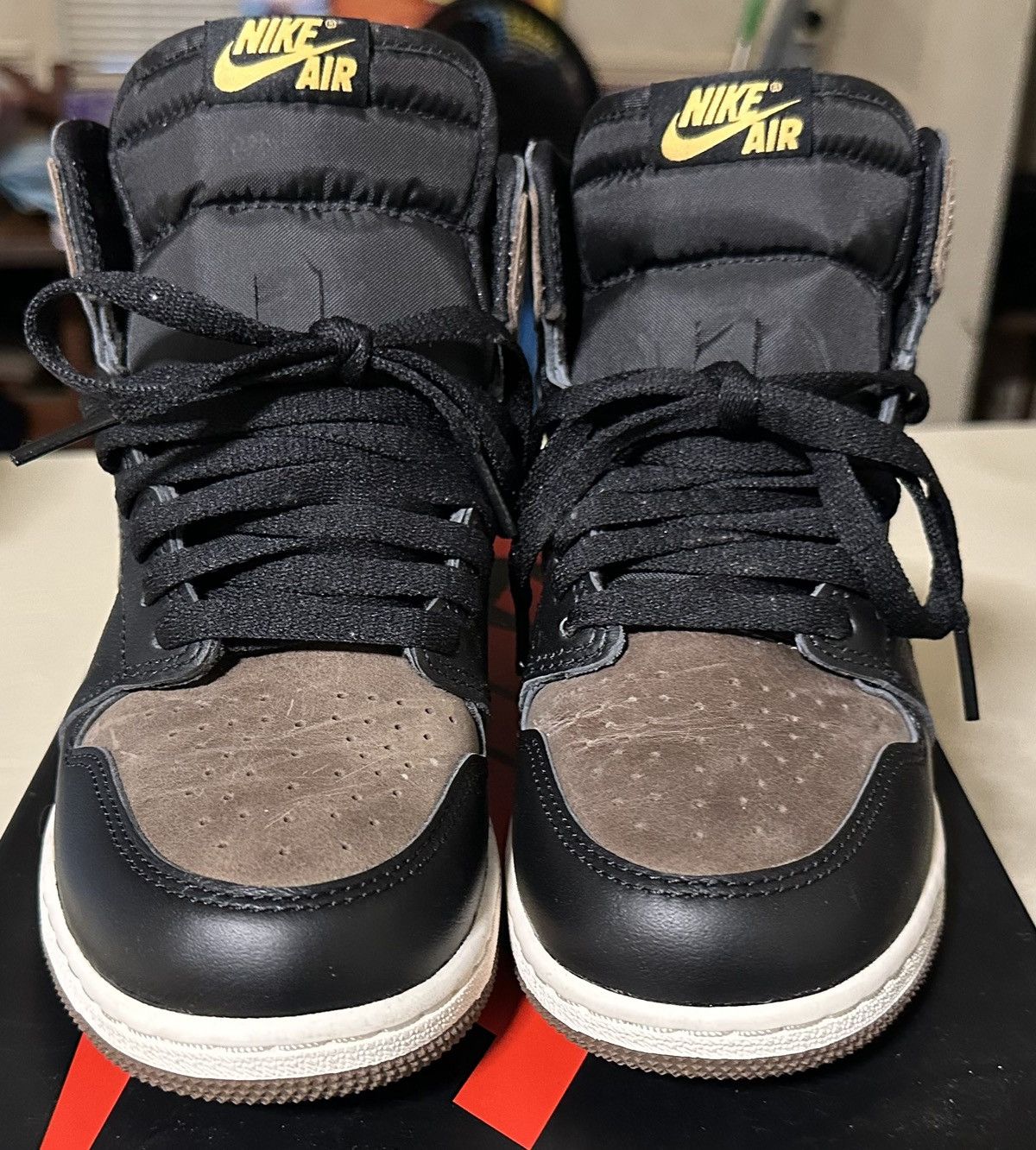 Jordan Brand Air Jordan 1 Retro High OG “Dark Mocha” Size US 6 / EU 39 - 1 Thumbnail
