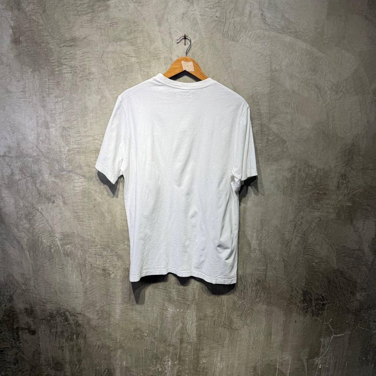 Vetements Vetements “Love Is…” Tee Size US L / EU 52-54 / 3 - 5 Thumbnail