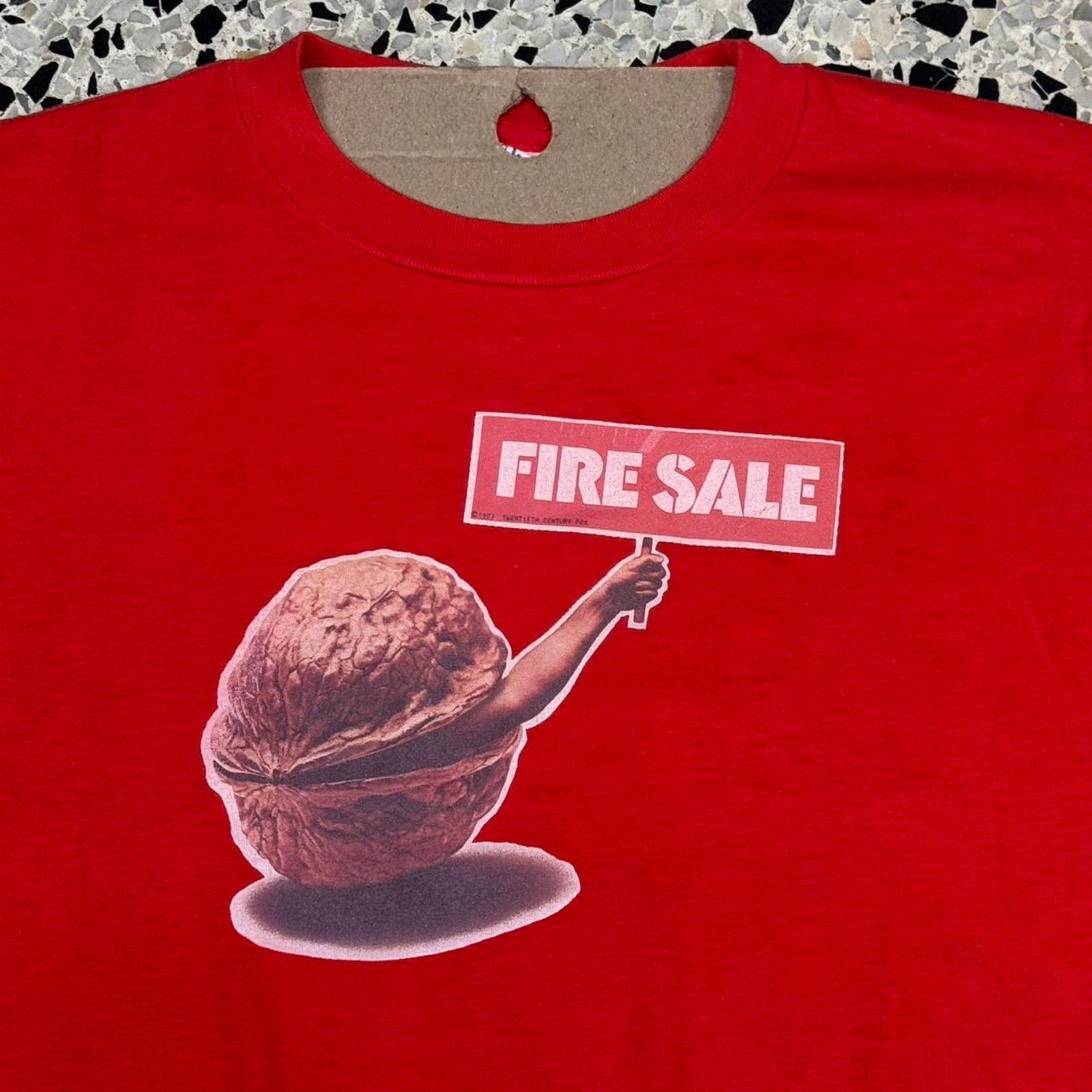 Vintage VINTAGE 70S 1977 FIRE SALE SINGLE STITCH PROMO TEE: Size US XL / EU 56 / 4 - 2 Thumbnail