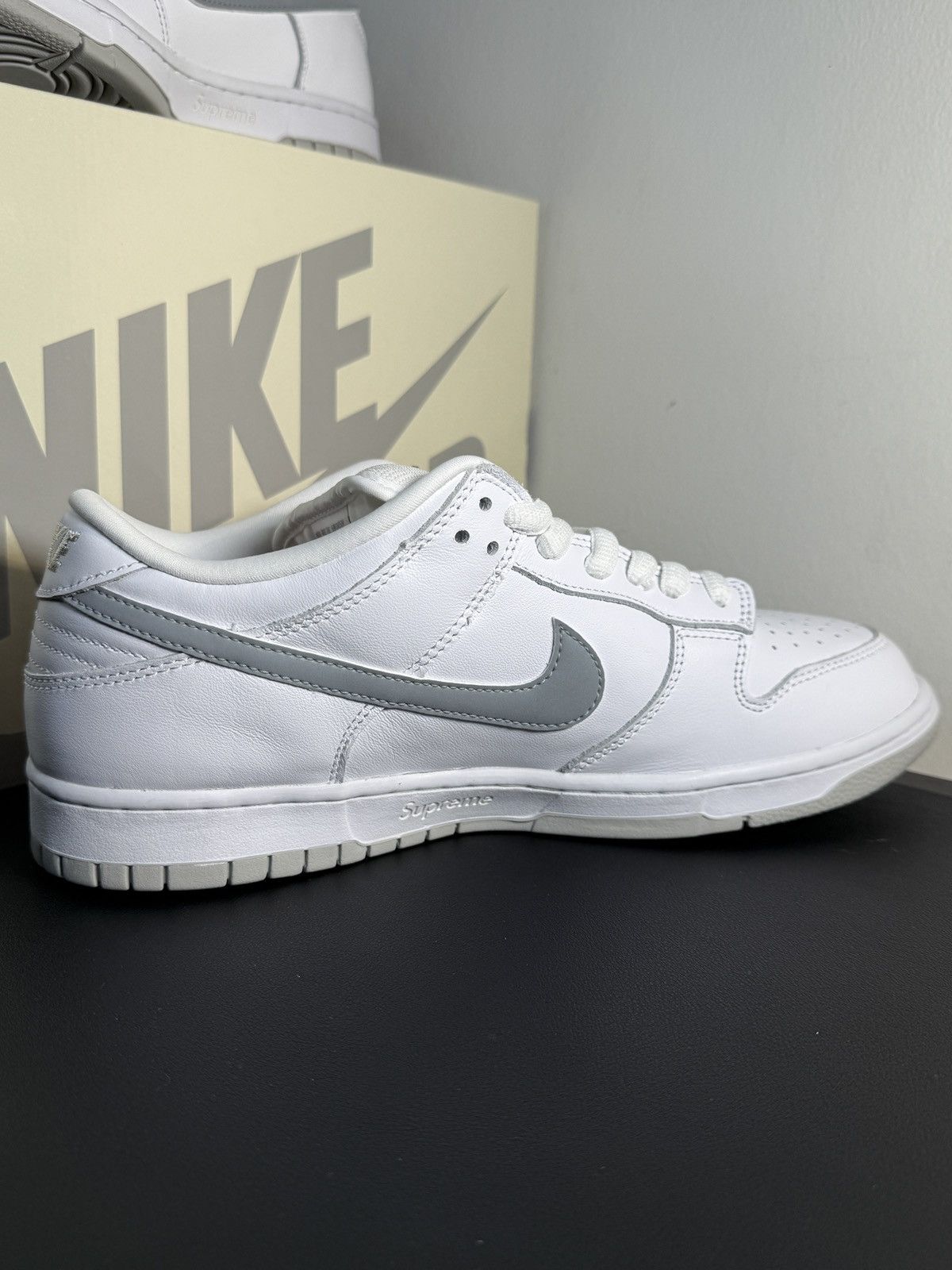 Nike × Supreme Brand New Nike SB Supreme Low Top Dunks White Size US 11 / EU 44 - 6 Thumbnail
