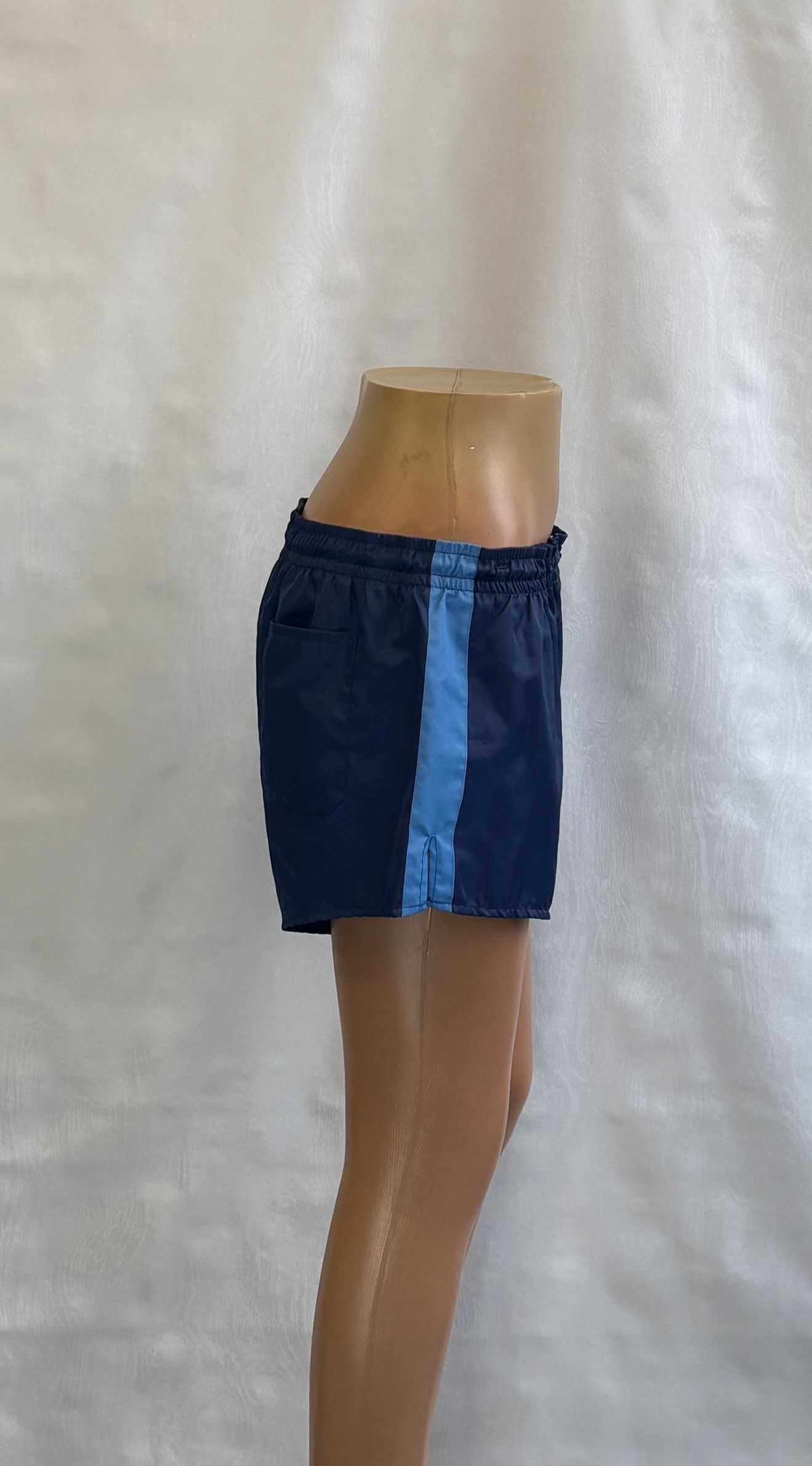 Adidas Sports shorts Germany Bundeswehr Adidas 1992 vintage size M Size US 32 / EU 48 - 4 Thumbnail