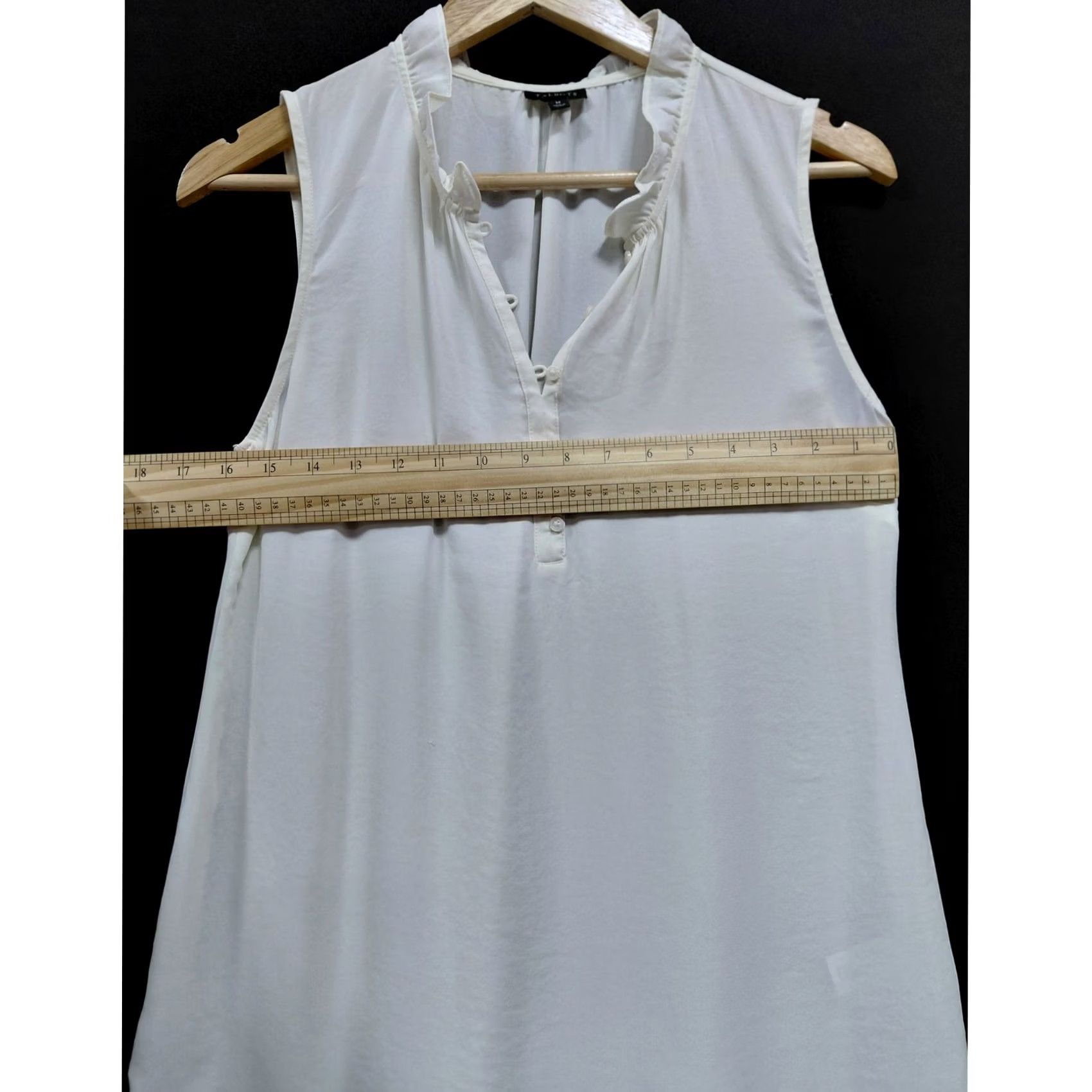 Talbots TALBOTS Sleeveless White Blouse Solid V-Neck Women M Shirt Blouse Sleeveless White Button V-Neck Casual Business Summer Spring Womens Size M Size M / US 6-8 / IT 42-44 - 6 Thumbnail