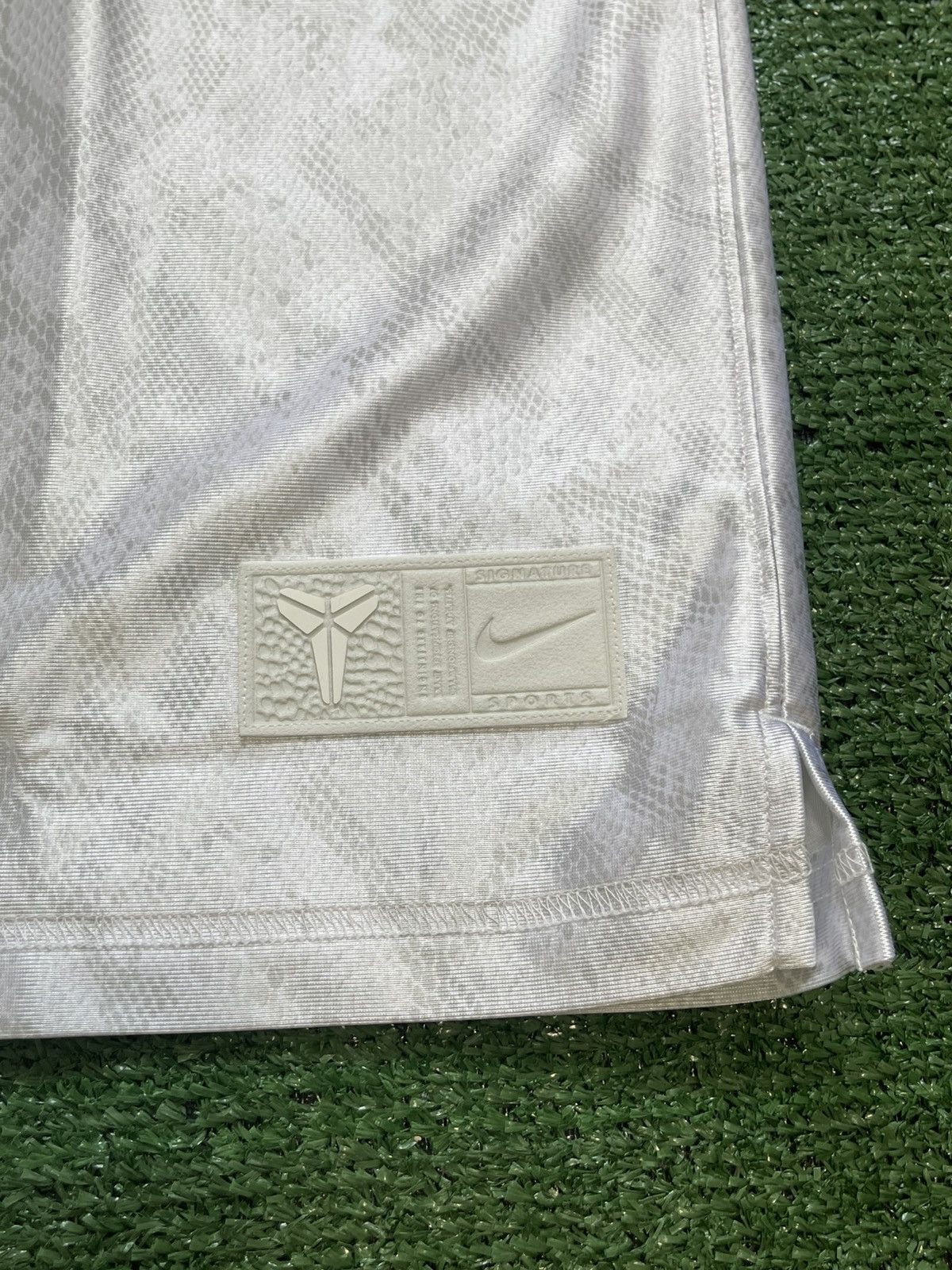 Nike Nike Kobe Bryant Mamba Dri-FIT White Reversible Jersey Size US XL / EU 56 / 4 - 2 Thumbnail