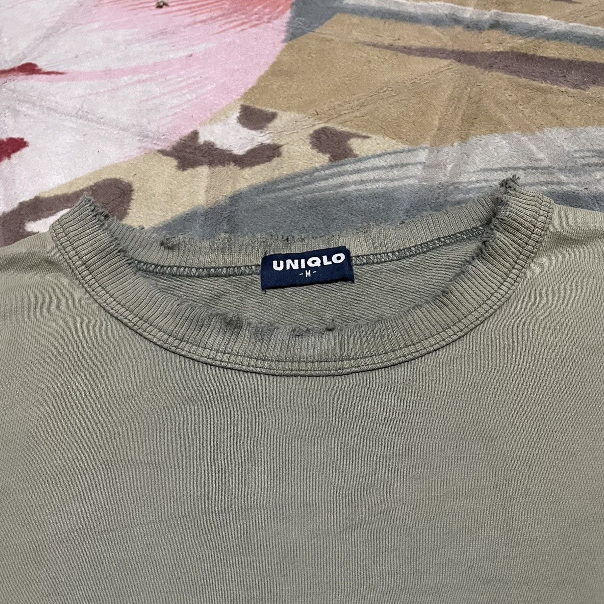 Vintage Vintage Distressed Sun Faded Uniqlo Sweatshirt Boxy Fit Size US M / EU 48-50 / 2 - 10 Thumbnail