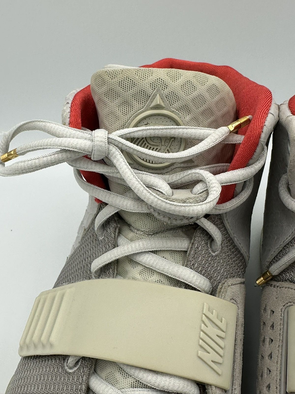 Kanye West × Nike Nike Yeezy 2 Platinum Edition Size US 11 / EU 44 - 10 Thumbnail