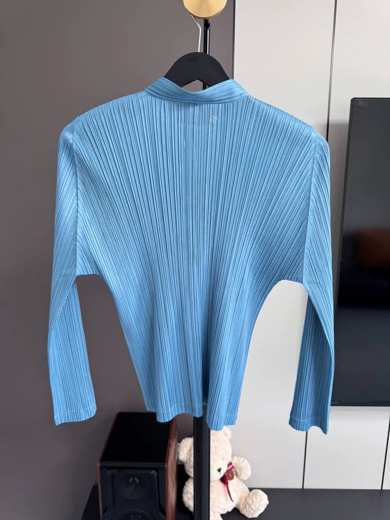 Issey Miyake Issey Miyake size:3 Blue pleated cardigan Size S / US 4 / IT 40 - 2 Thumbnail