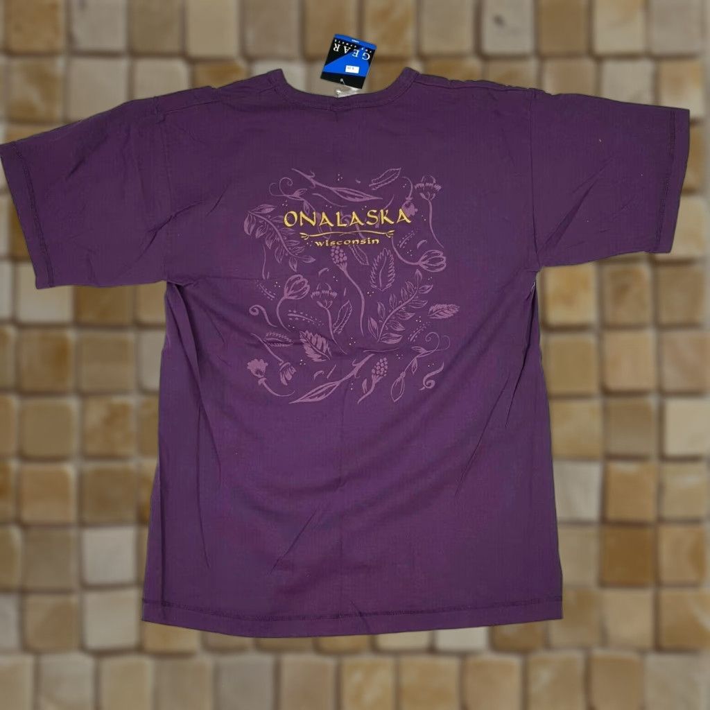 Vintage VTG Onalaska Wisconsin Plum Purple Men's Size Large USA Made Retro Y2K T Shirt Size US L / EU 52-54 / 3 - 1 Thumbnail