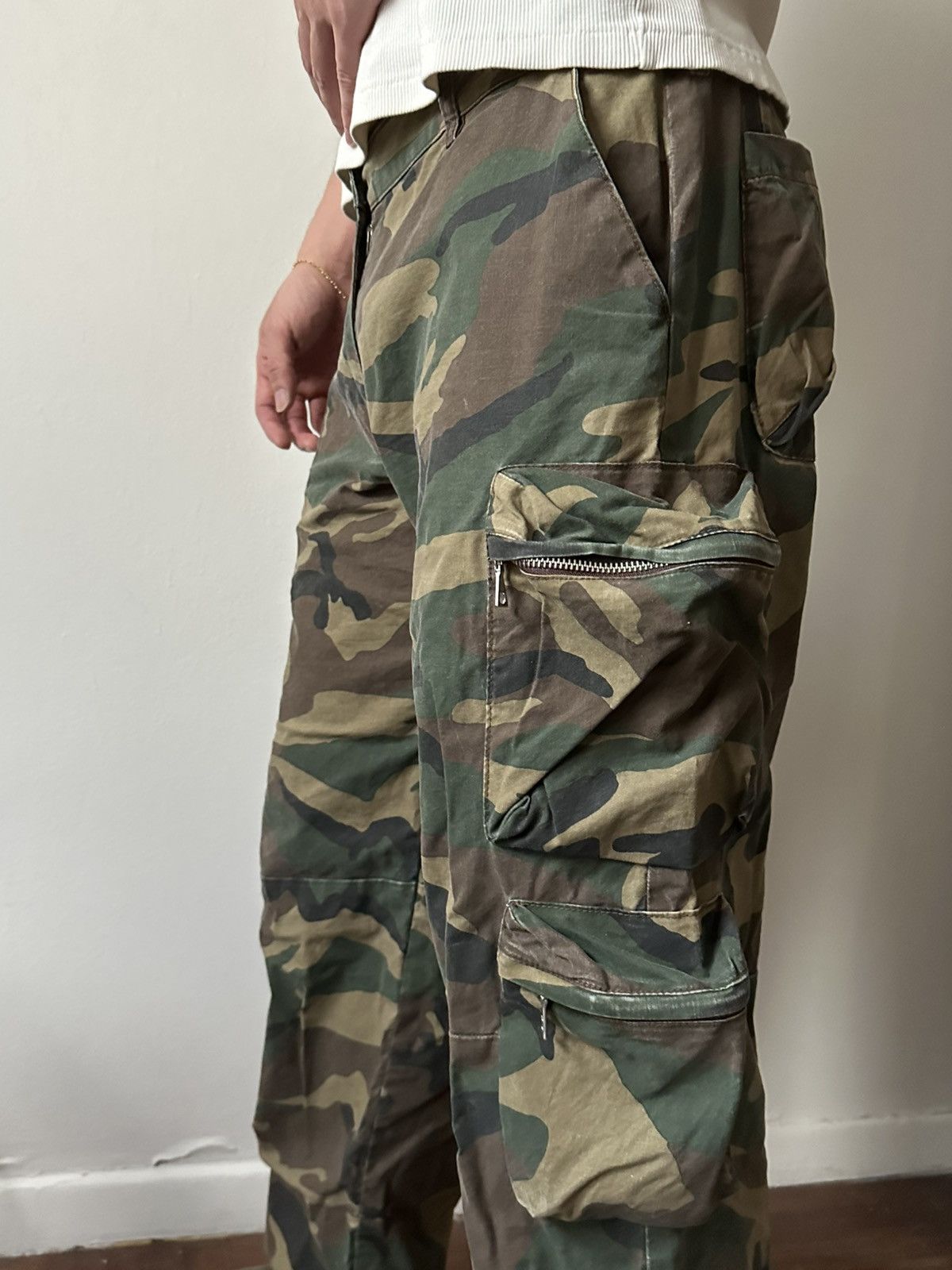 John Elliott JOHN ELLIOTT — Women’s camo cargo pants Size 26" / US 2 / IT 38 - 6 Thumbnail