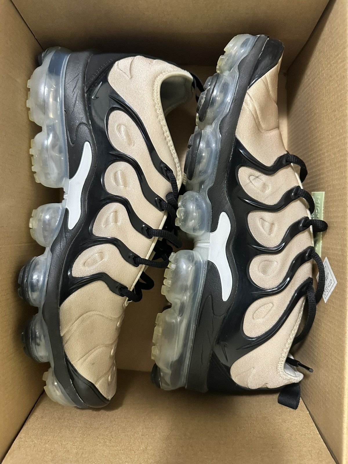 Nike NIKE AIR VAPORMAX PLUS RATTAN / WHITE Size US 11 / EU 44 - 2 Thumbnail