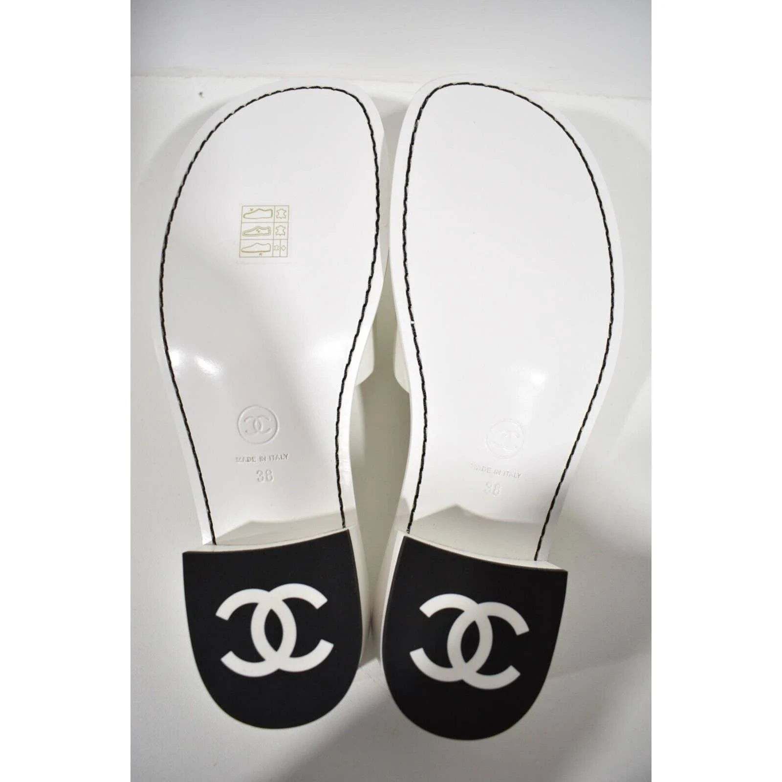 Chanel Chanel 22S White Calfskin Leather CC Logo Mules Slide Size US 8 / IT 38 - 12 Thumbnail