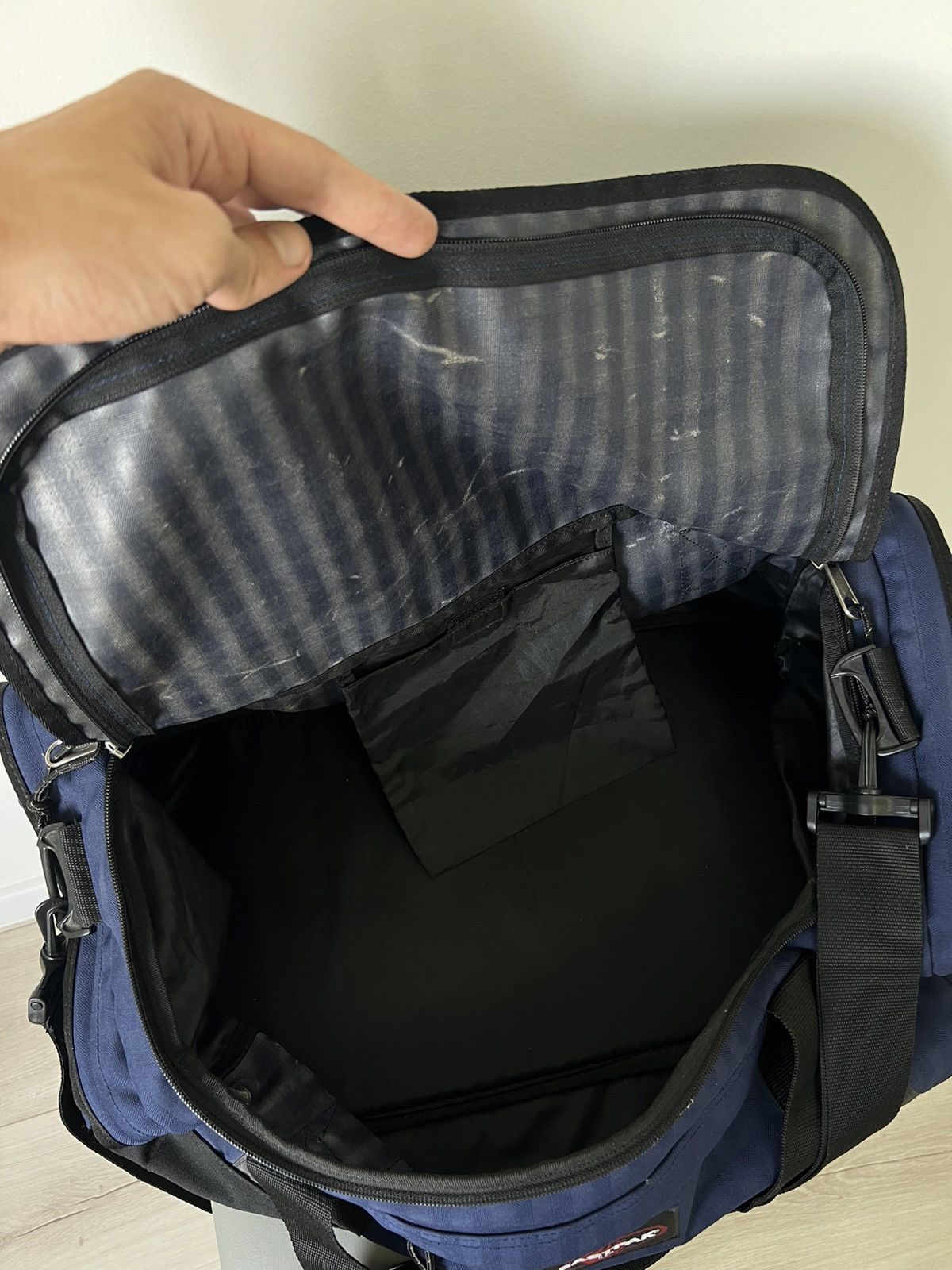 Eastpak × Vintage Waterproof Eastpak Large Duffle Bag 💼 Size ONE SIZE - 16 Thumbnail