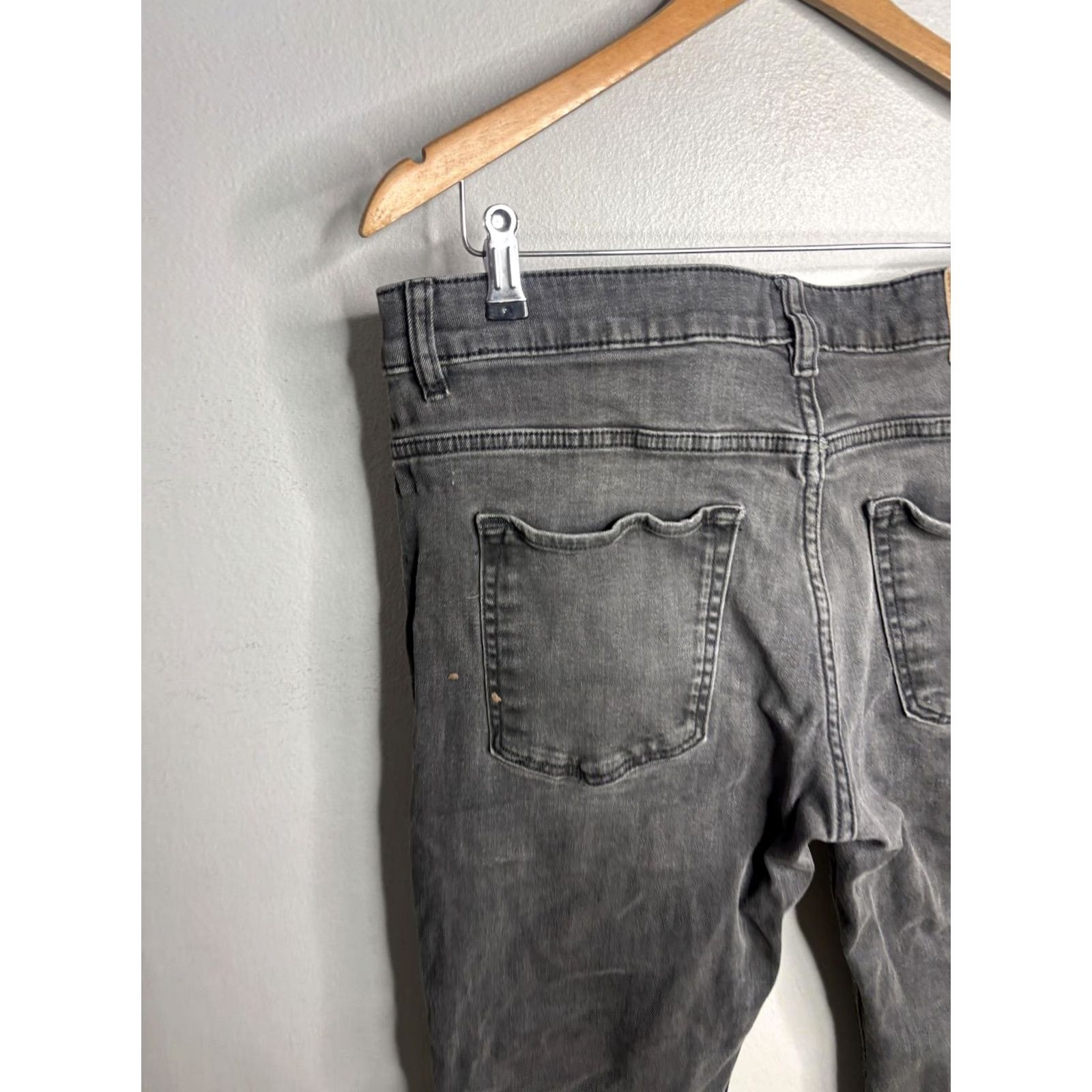 Hugo Boss HUGO BOSS Jeans Mens 34x30 Black Wash Slim Tapered Denim Casual Pants Boss Size US 34 / EU 50 - 2 Thumbnail