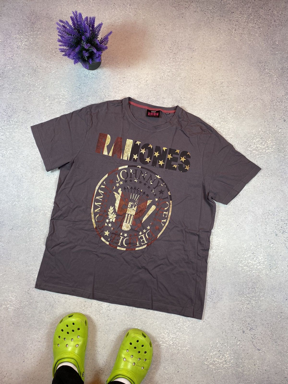 Band Tees Ramones Men’s Grey T-shirt With Big Logo Size US XL / EU 56 / 4 - 1 Thumbnail