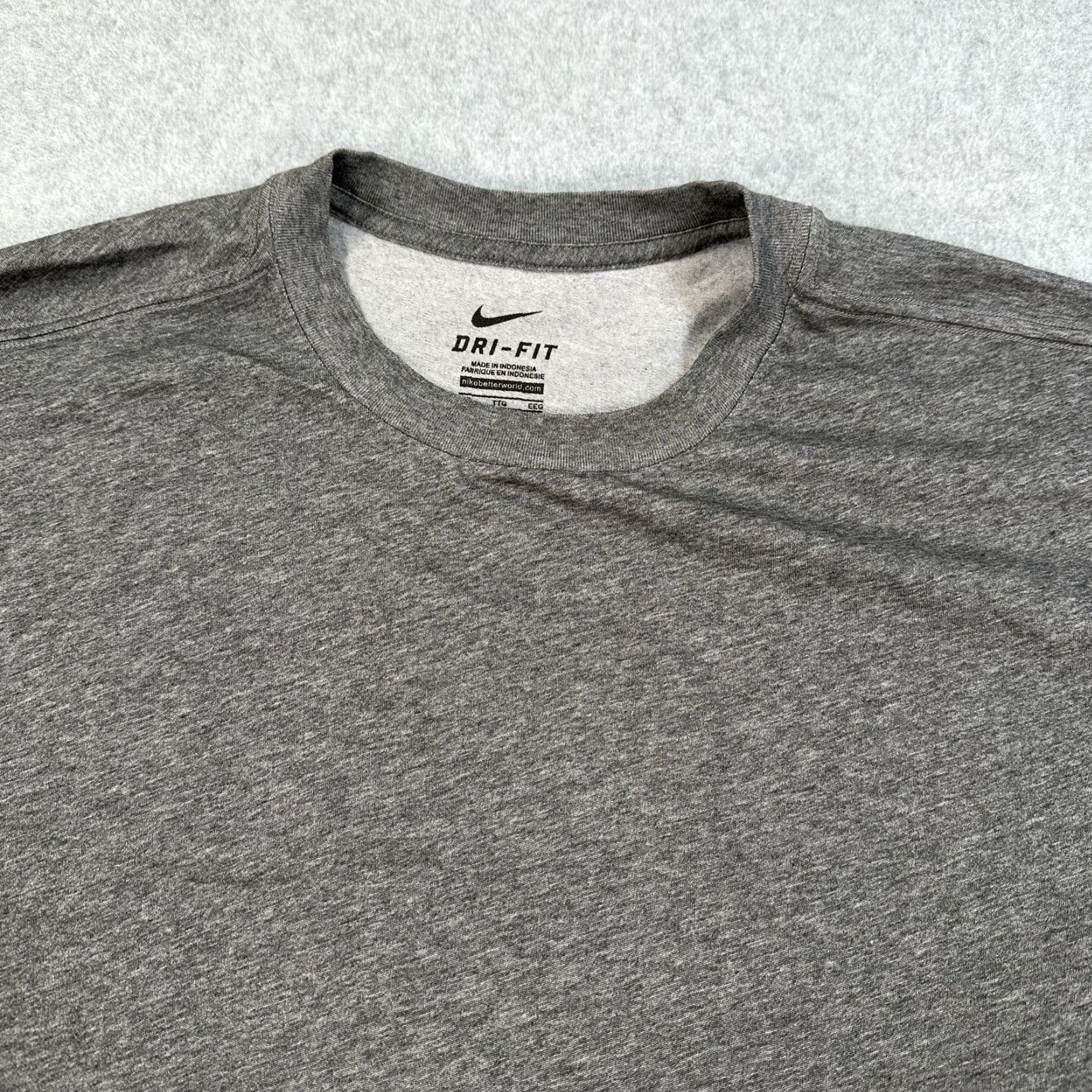 Nike Nike Dri-FIT Shirt Mens 2XL Gray Tee Athletic Training Running Workout T-Shirt Mens Size US XXL / EU 58 / 5 - 4 Thumbnail