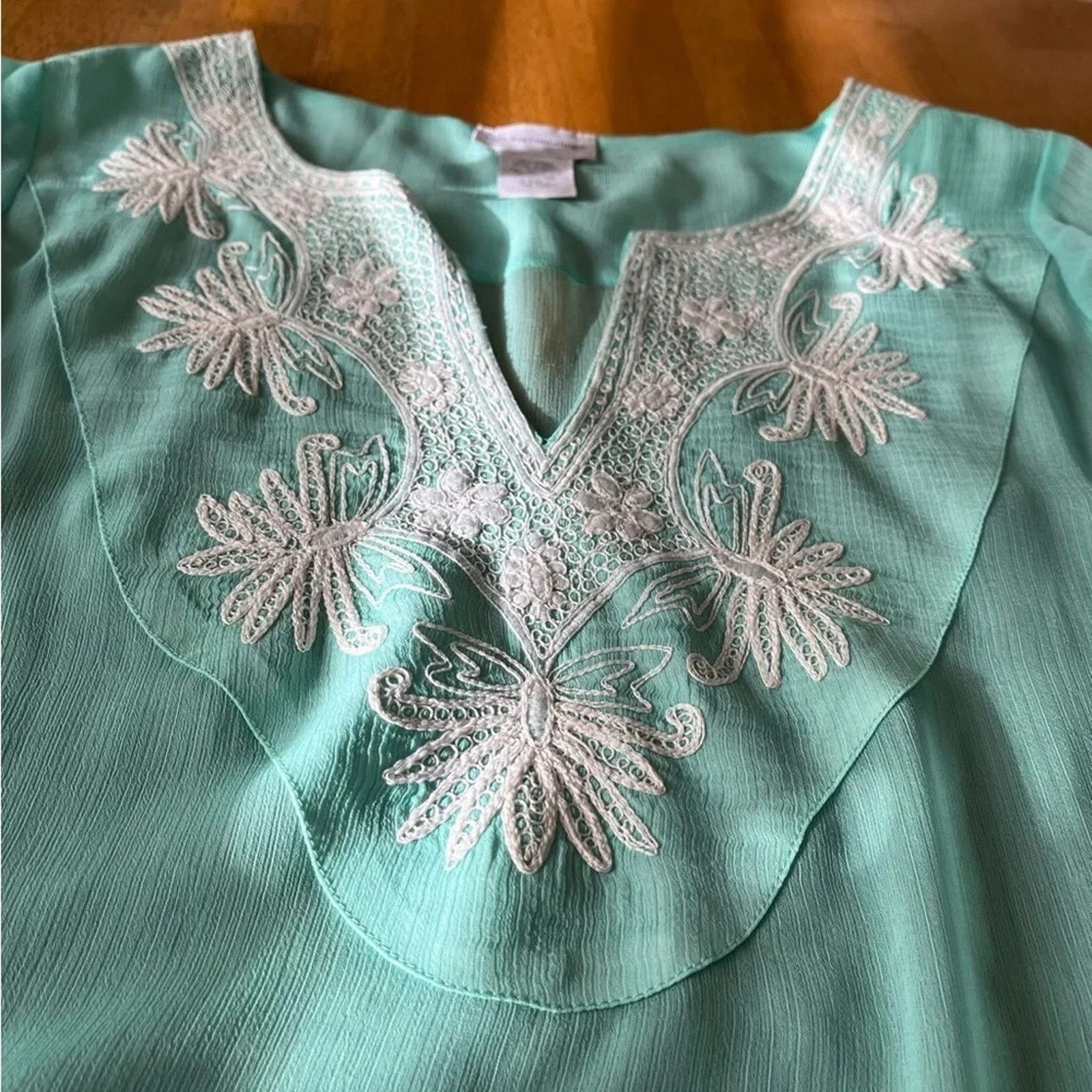 The Unbranded Brand Soft Surroundings mint green embroidered top, size Medium Size M / US 6-8 / IT 42-44 - 2 Thumbnail