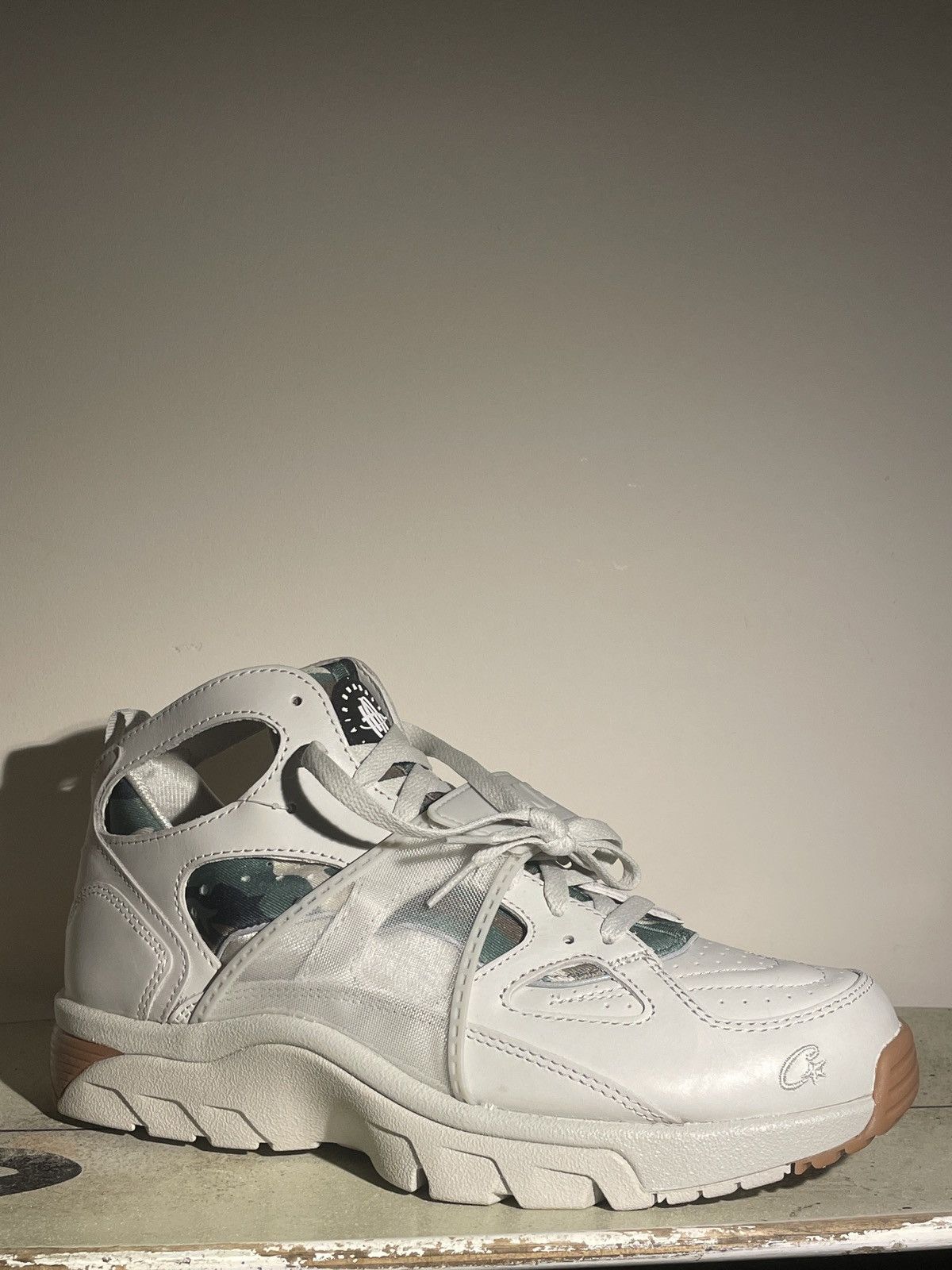 Corteiz × Nike Corteiz Nike Air Trainer Huarache Light Bone Size US 10 / EU 43 - 9 Thumbnail