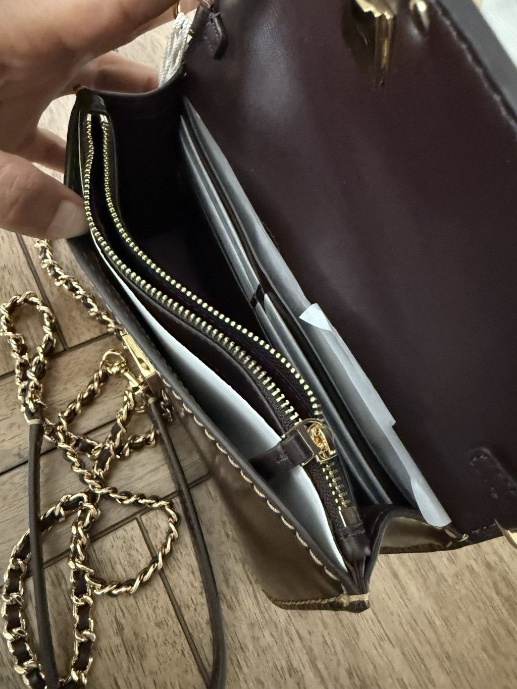 Tory Burch TORY BURCH BRITTEN PATENT CHAIN WALLET W. WRISTLET Size ONE SIZE - 6 Thumbnail