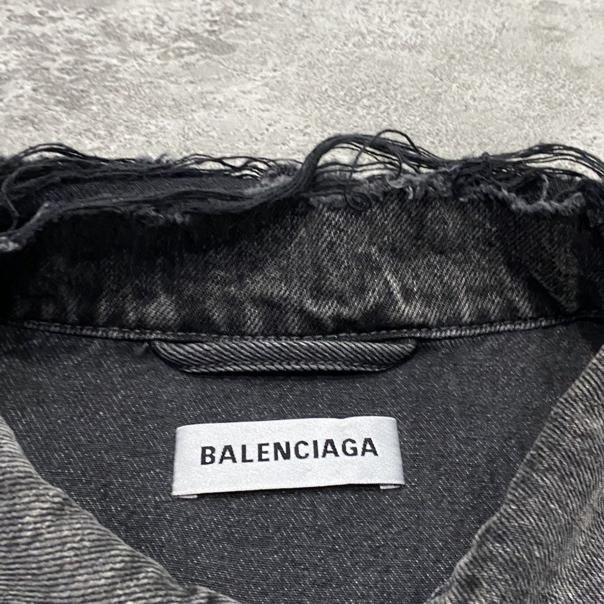 Balenciaga Balenciaga Back Logo Denim Jacket Distressed Size US M / EU 48-50 / 2 - 3 Thumbnail