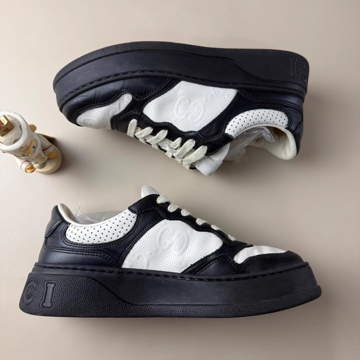 Gucci Gucci GG Black White Panda Sneakers EUR 38 Mint Size US 7 / IT 37 - 4 Thumbnail