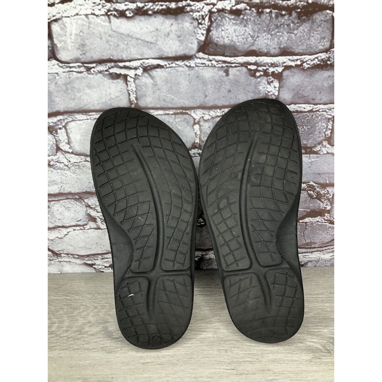 Other OOFOS Black Rubber Lightweight Recovery Slides Sandals Women Size US 10 / IT 40 - 14 Thumbnail