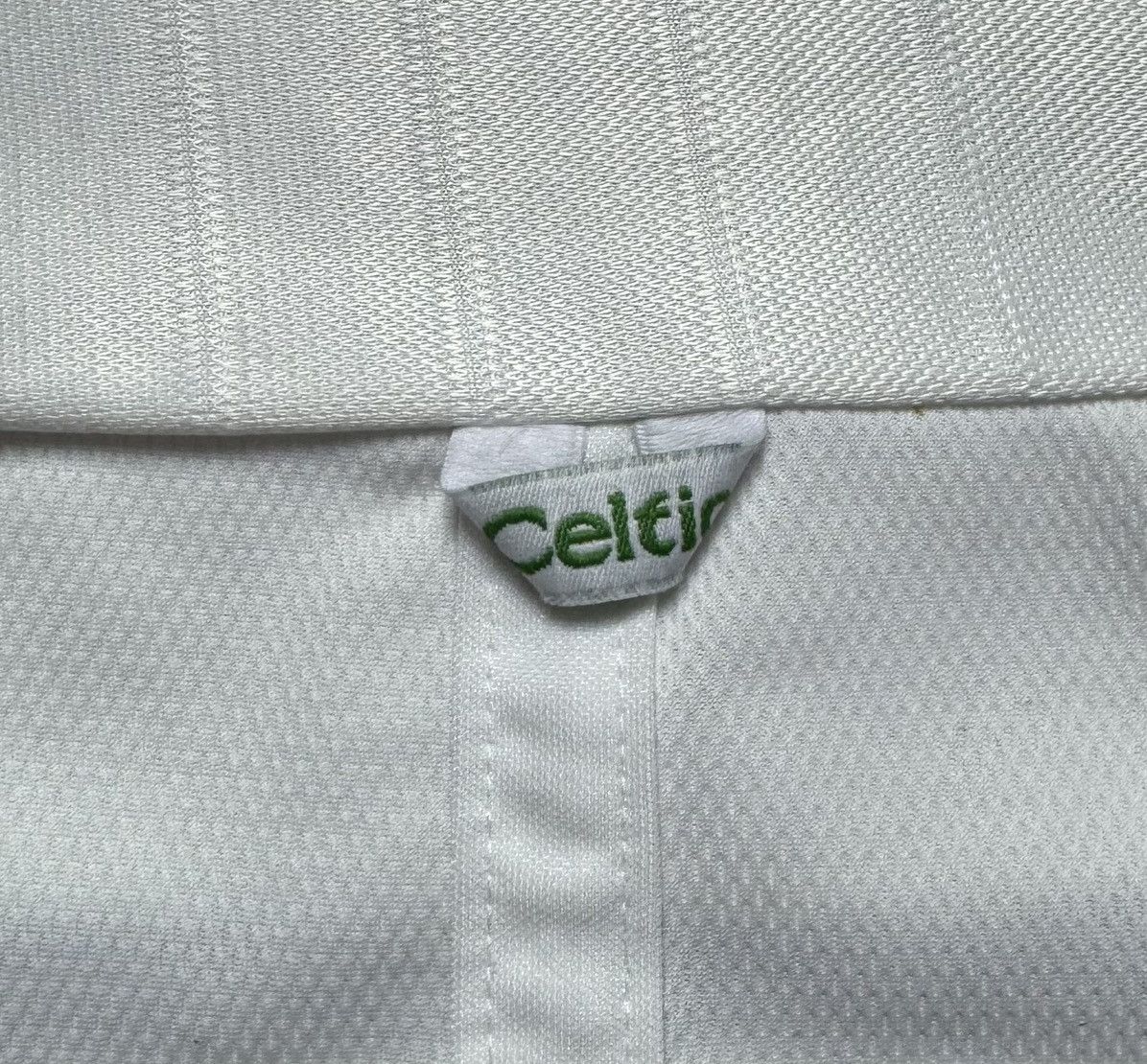 Umbro Celtic 2001 2002 Away Football Shirt Soccer Jersey Umbro Size US M / EU 48-50 / 2 - 12 Thumbnail