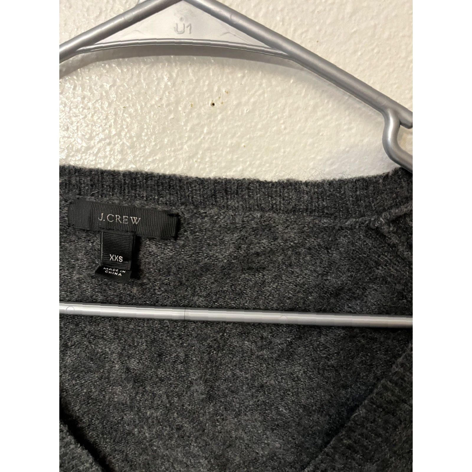 J.Crew J.Crew V-Neck Front-Pocket Tunic Sweater in Supersoft Yarn Gray XS/2XS Women's Knit Pockets Vintage? Wait—no N/A. Size XXS / US 00 / IT 34 - 2 Thumbnail