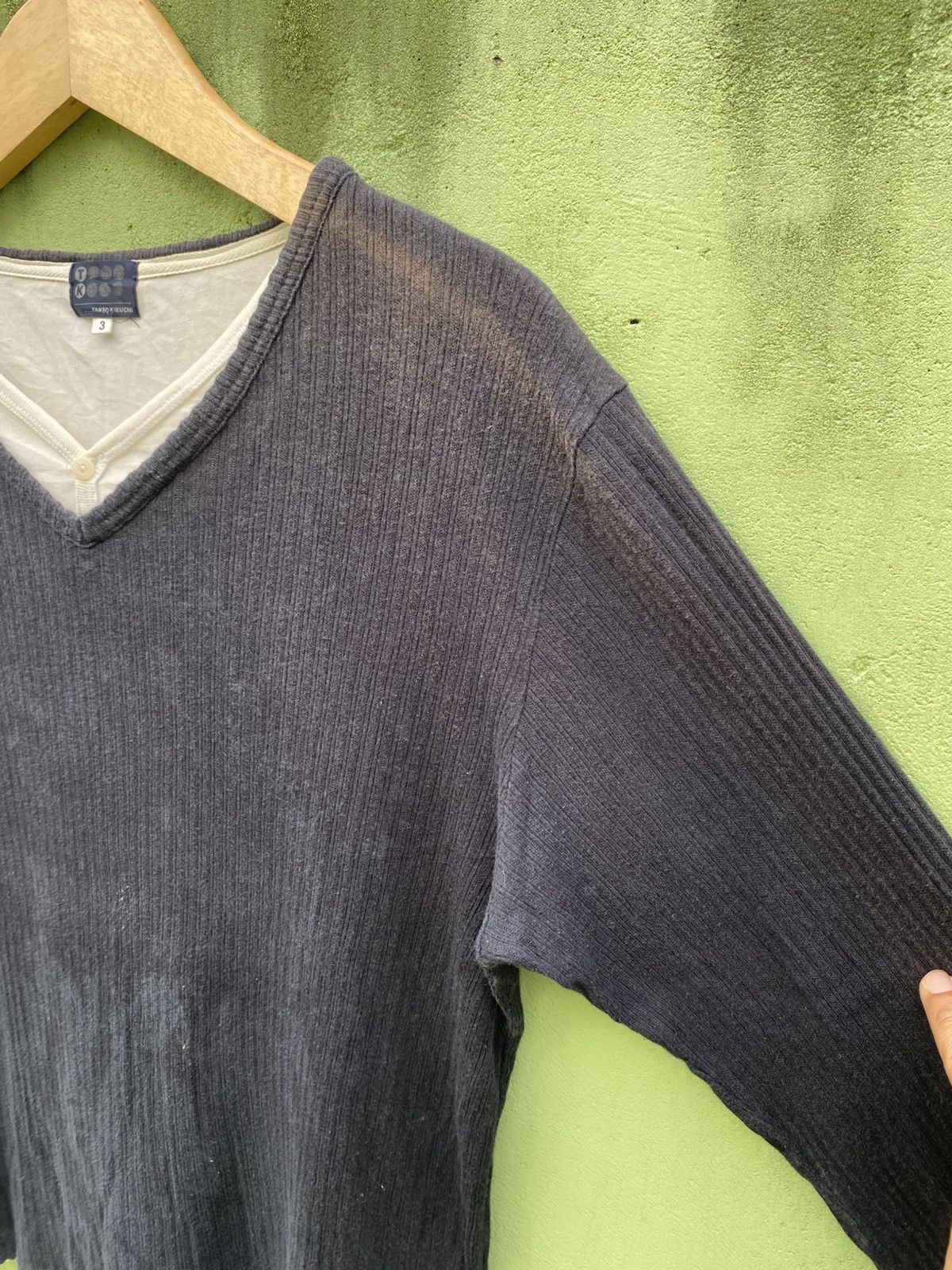 Takeo Kikuchi Takeo Kikuchi Ribbed V-neck With White Undershirt Layer Size US L / EU 52-54 / 3 - 4 Thumbnail