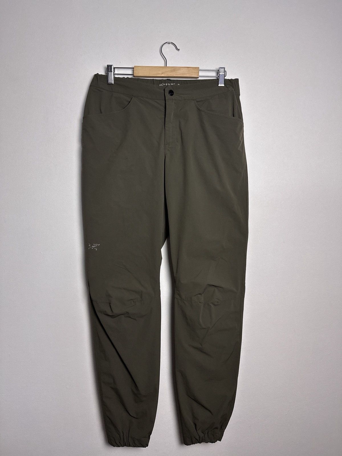 ARC'TERYX　trim  fit coupe ajusteeパンツ　３２ ARC'TERYX - ARC'TERYX trim fit coupe ajusteeパンツ 34の通販 by